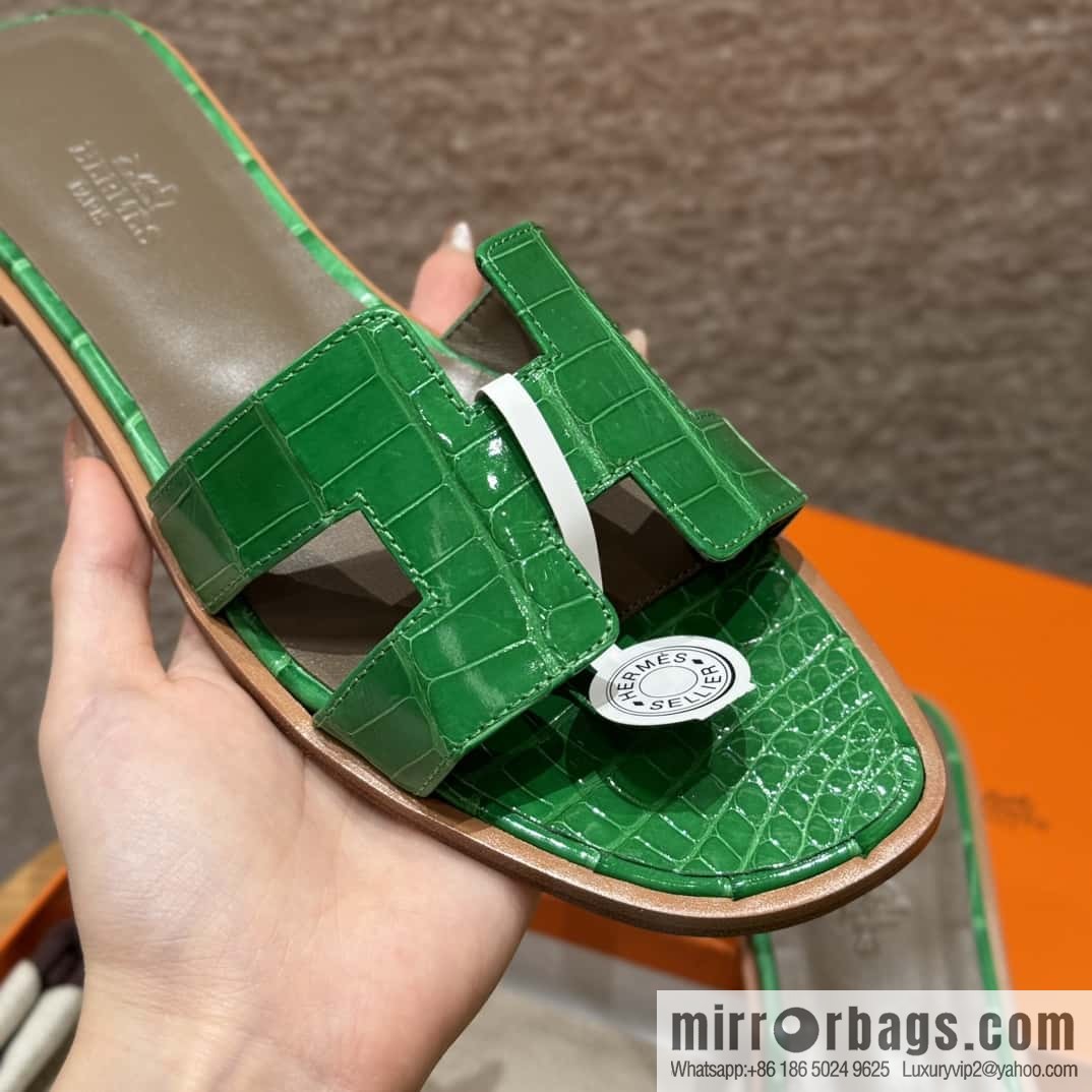 Hermès 181 Oran sandals alligator/crocodile 🐊 1K/Bambou/bamboo green