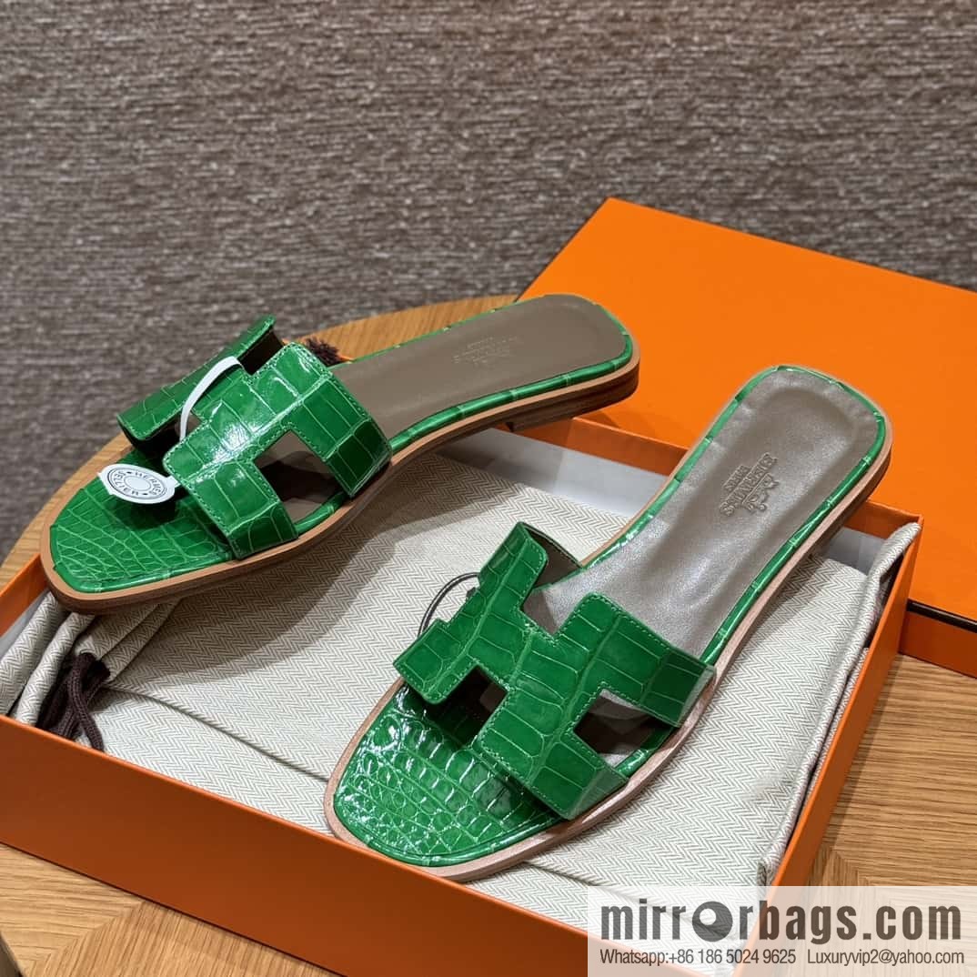 Hermès 181 Oran sandals alligator/crocodile 🐊 1K/Bambou/bamboo green