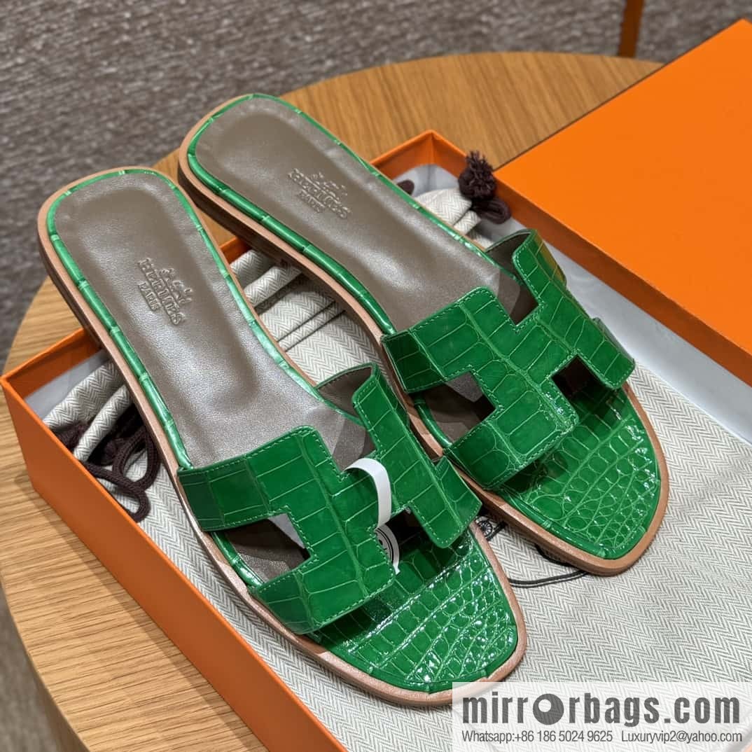 Hermès 181 Oran sandals alligator/crocodile 🐊 1K/Bambou/bamboo green