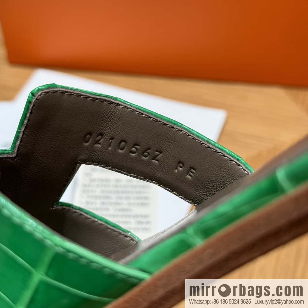 Hermès 181 Oran sandals alligator/crocodile 🐊 1K/Bambou/bamboo green