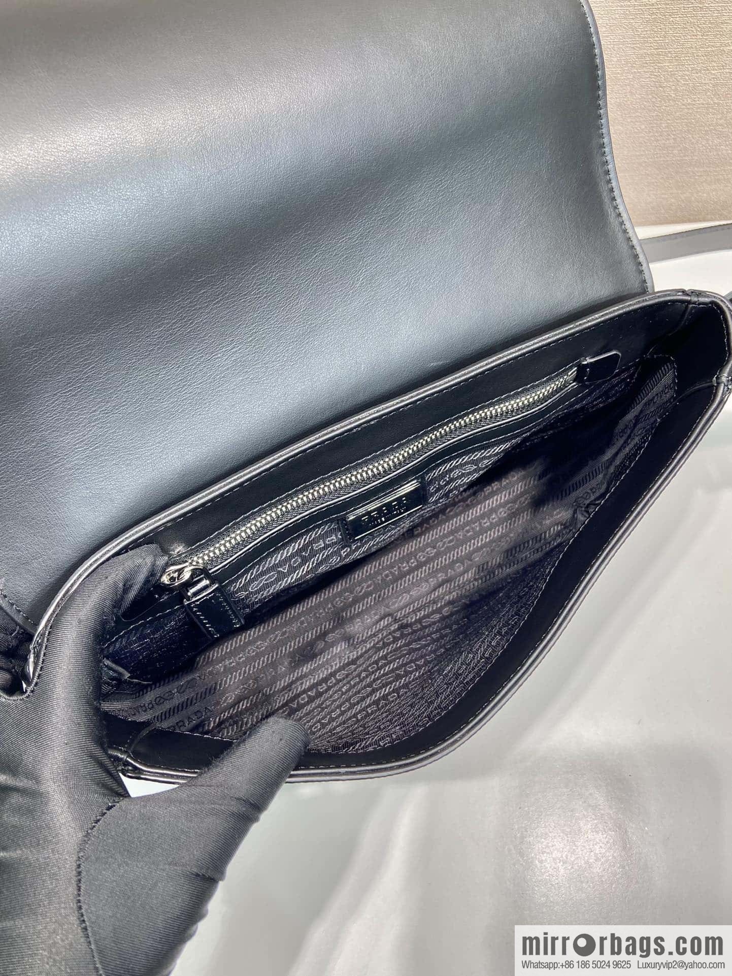 PRADA 🎉 new messenger bag 🎉 2VD049 large