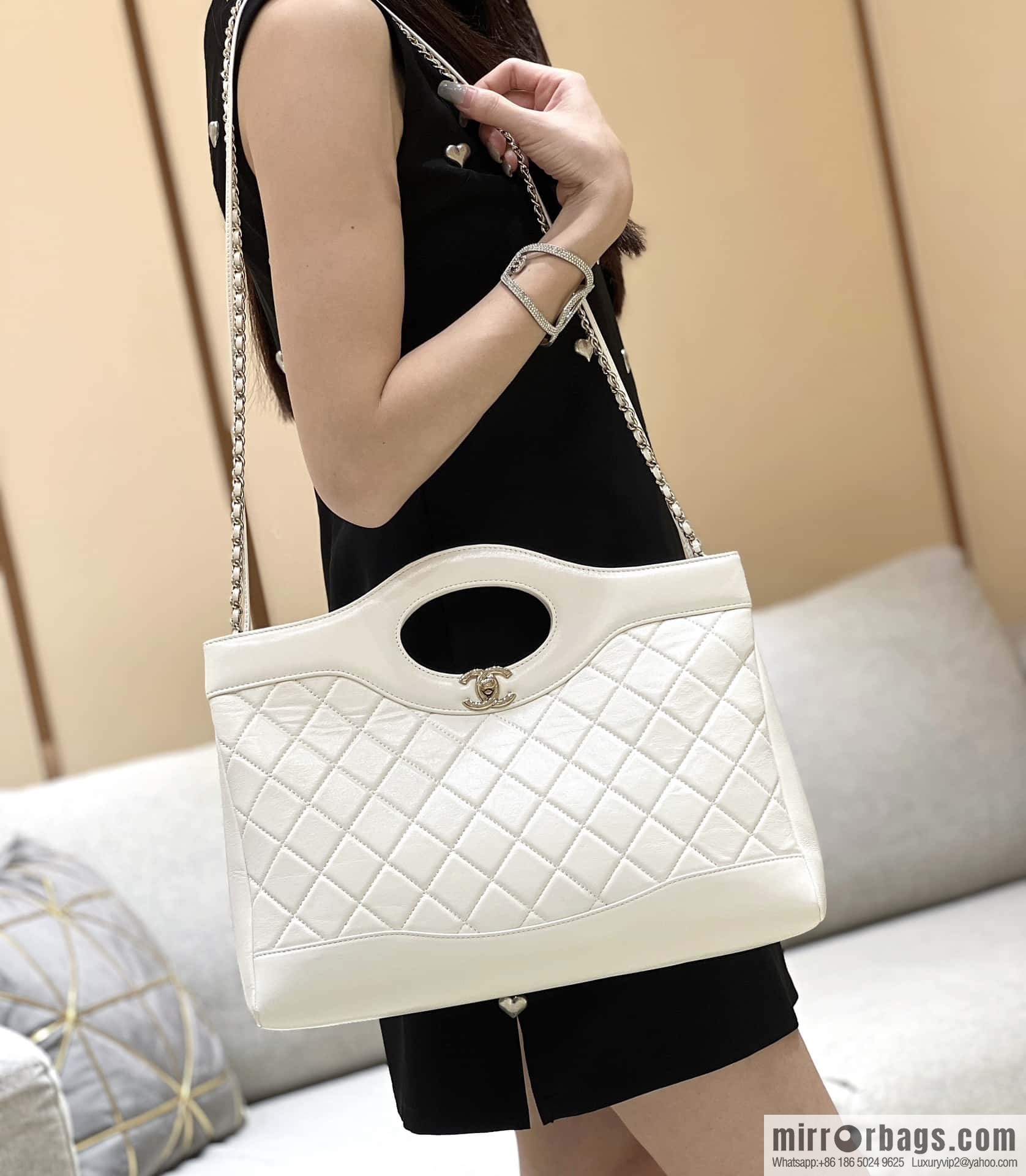 CHANEL 24S horizontal 31bag oil wax sheepskin AS4854