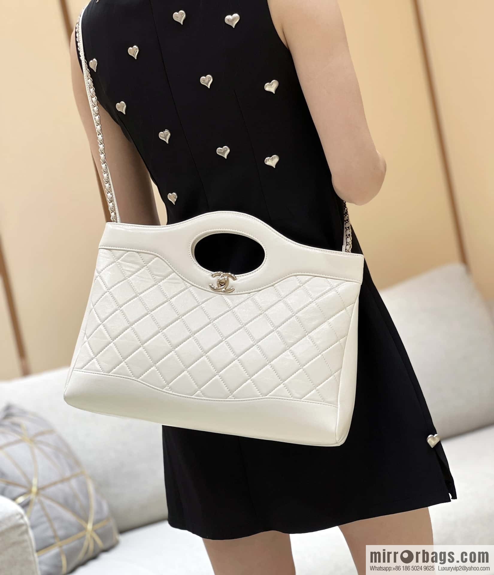 CHANEL 24S horizontal 31bag oil wax sheepskin AS4854