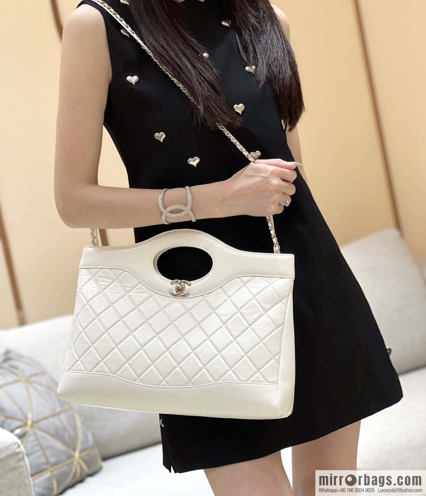 CHANEL 24S horizontal 31bag oil wax sheepskin AS4854