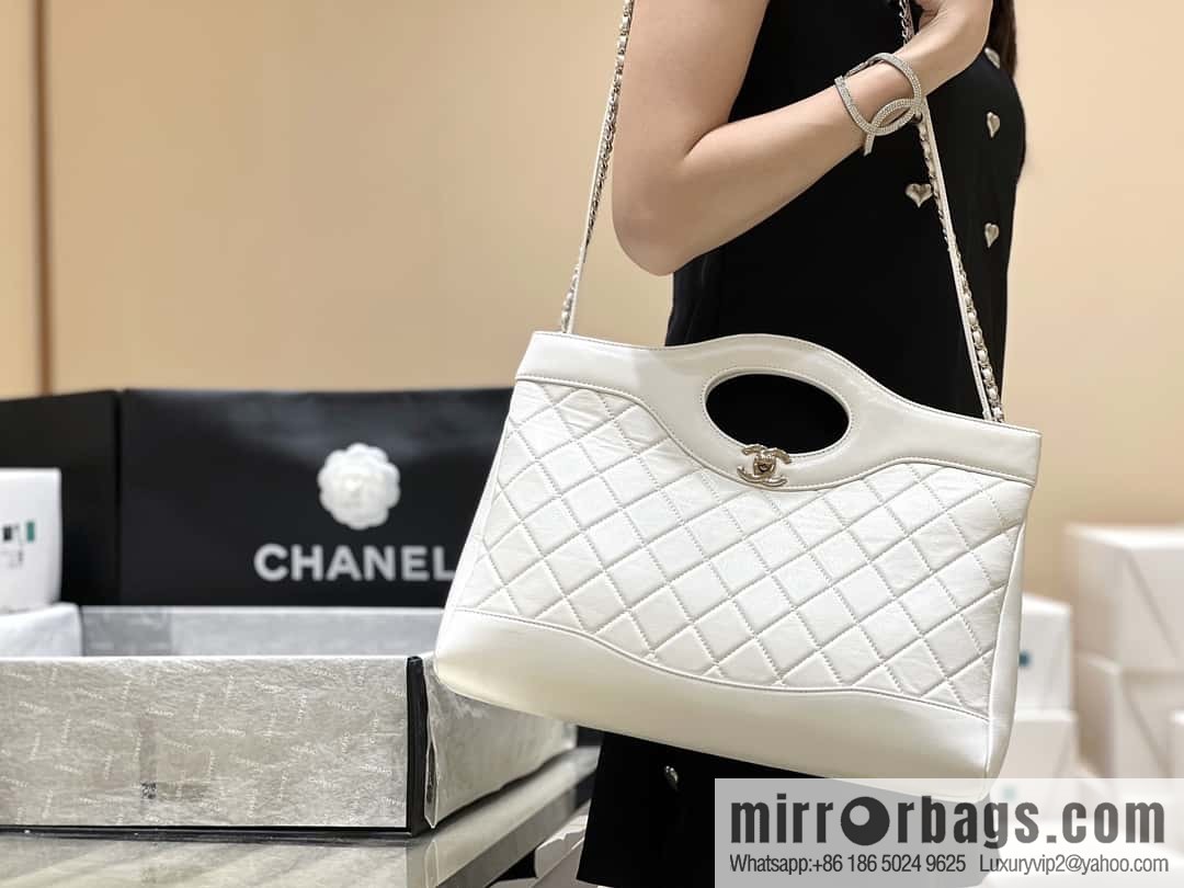 CHANEL 24S horizontal 31bag oil wax sheepskin AS4854