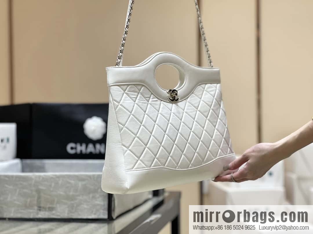 CHANEL 24S horizontal 31bag oil wax sheepskin AS4854