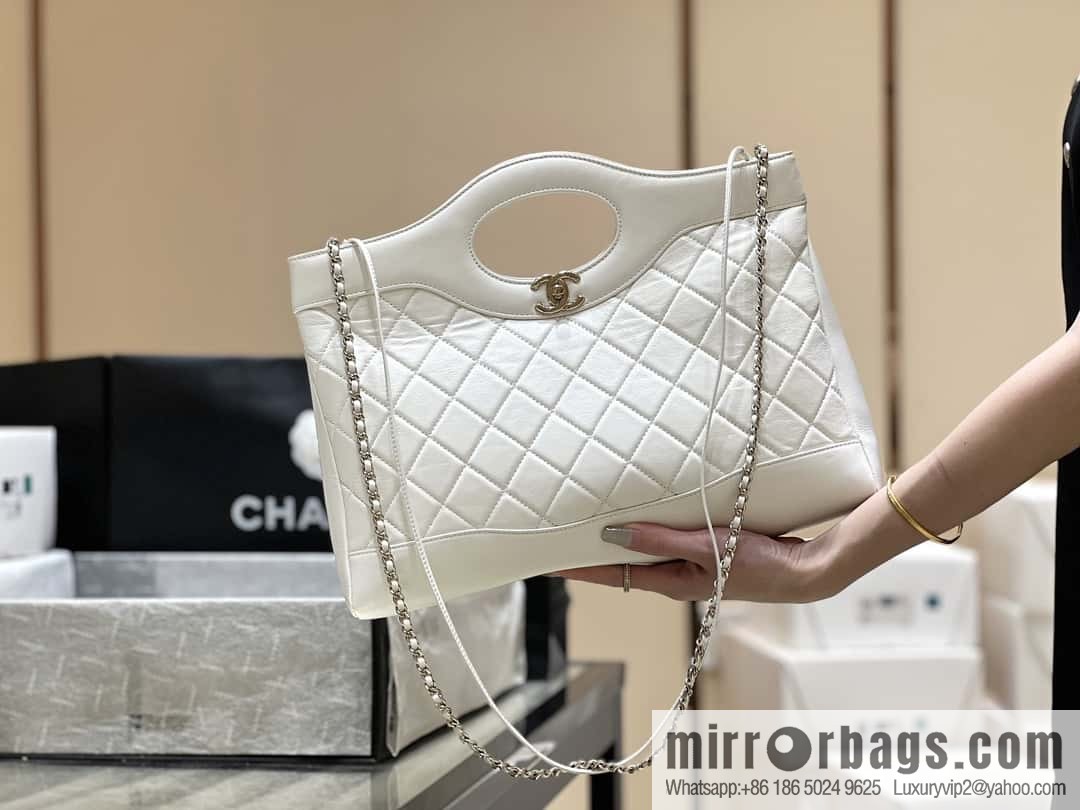 CHANEL 24S horizontal 31bag oil wax sheepskin AS4854