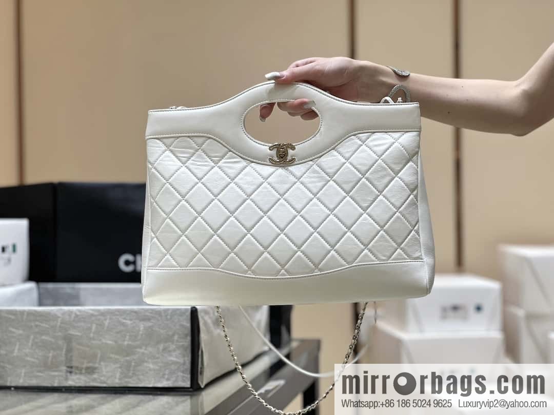 CHANEL 24S horizontal 31bag oil wax sheepskin AS4854