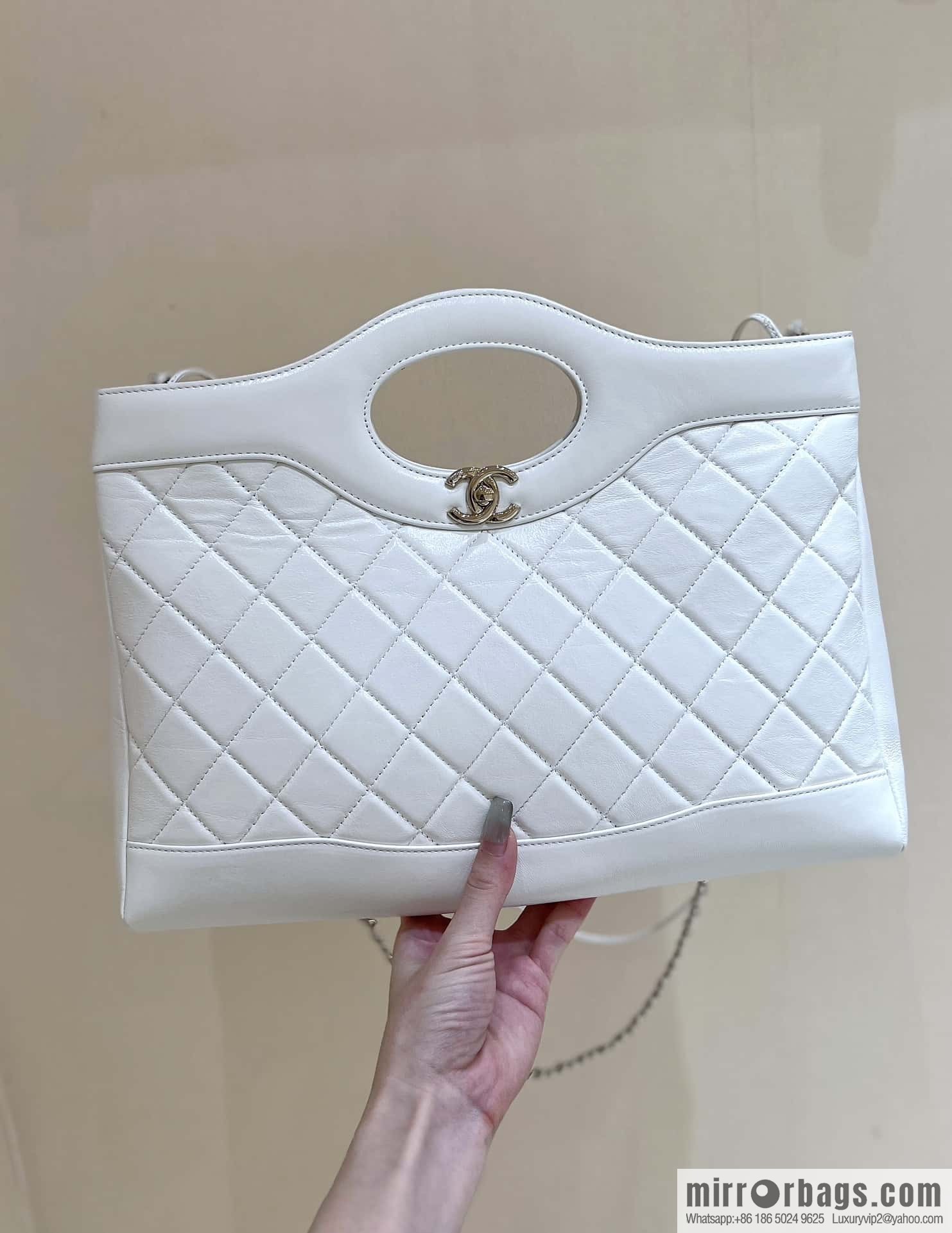 CHANEL 24S horizontal 31bag oil wax sheepskin AS4854