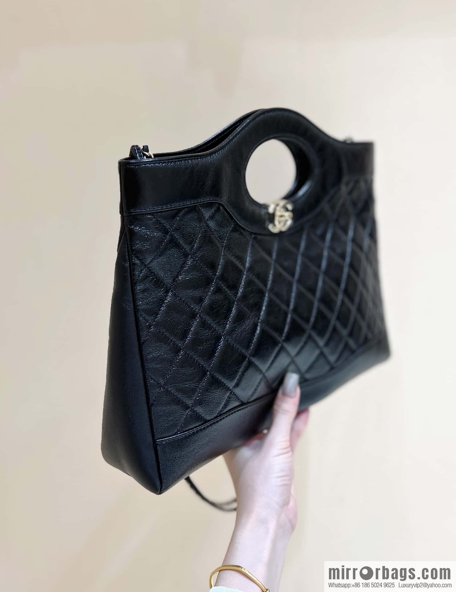 CHANEL 24S horizontal 31bag oil wax sheepskin AS4854 black