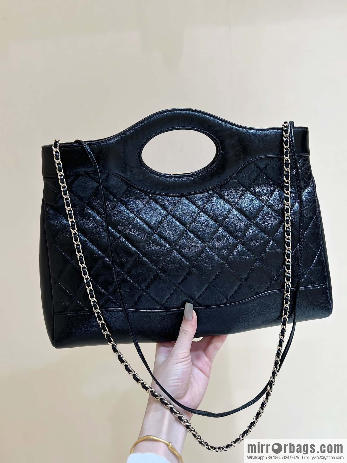 CHANEL 24S horizontal 31bag oil wax sheepskin AS4854 black