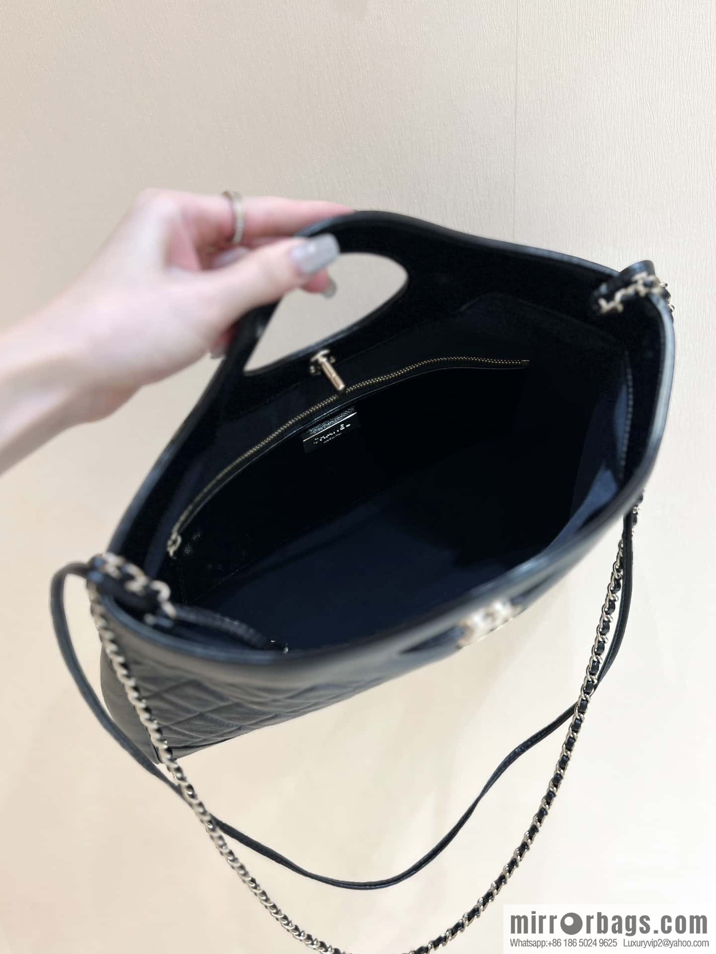 CHANEL 24S horizontal 31bag oil wax sheepskin AS4854 black