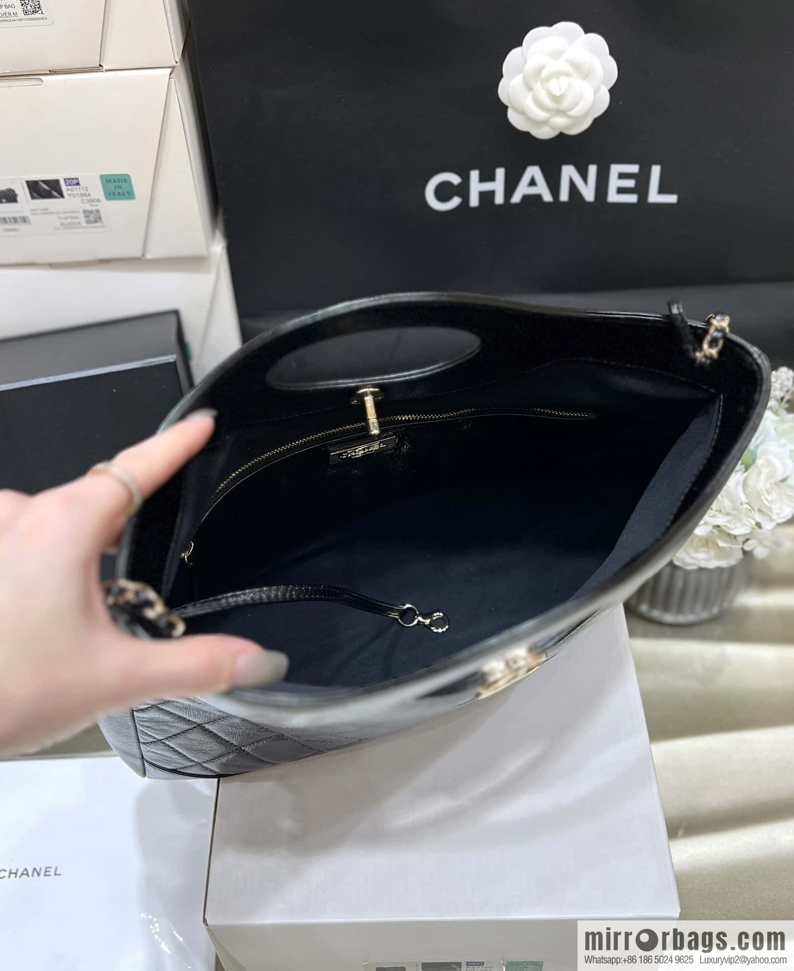 CHANEL 24S horizontal 31bag oil wax sheepskin AS4854 black