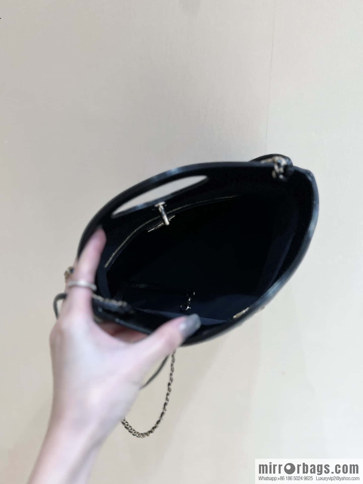 CHANEL 24S new small 31bag oil wax sheepskin AS4853 black
