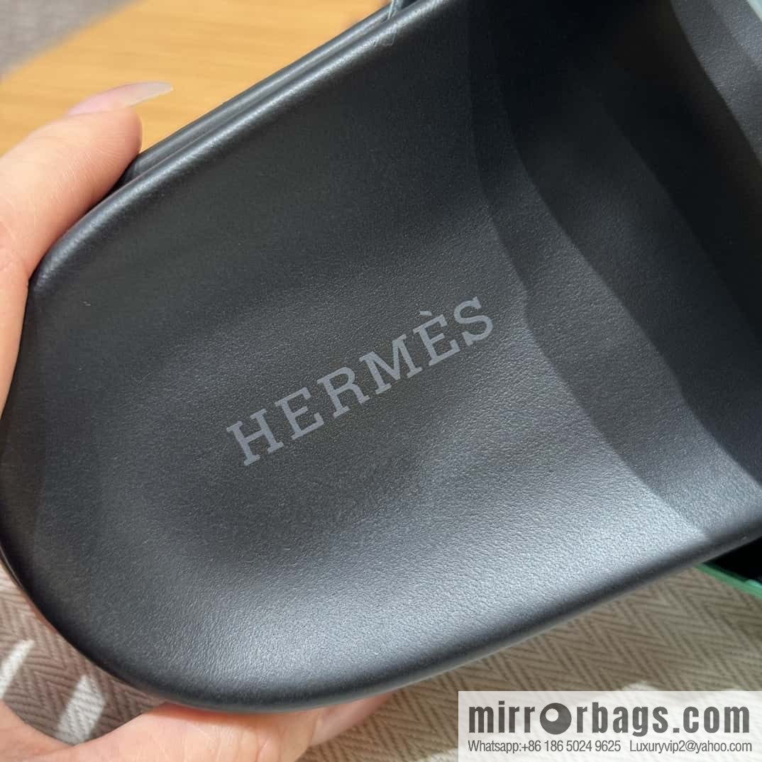 Hermès 225 CHYPRE SANDAL uncle shoes, green and light blue/Green and light blue