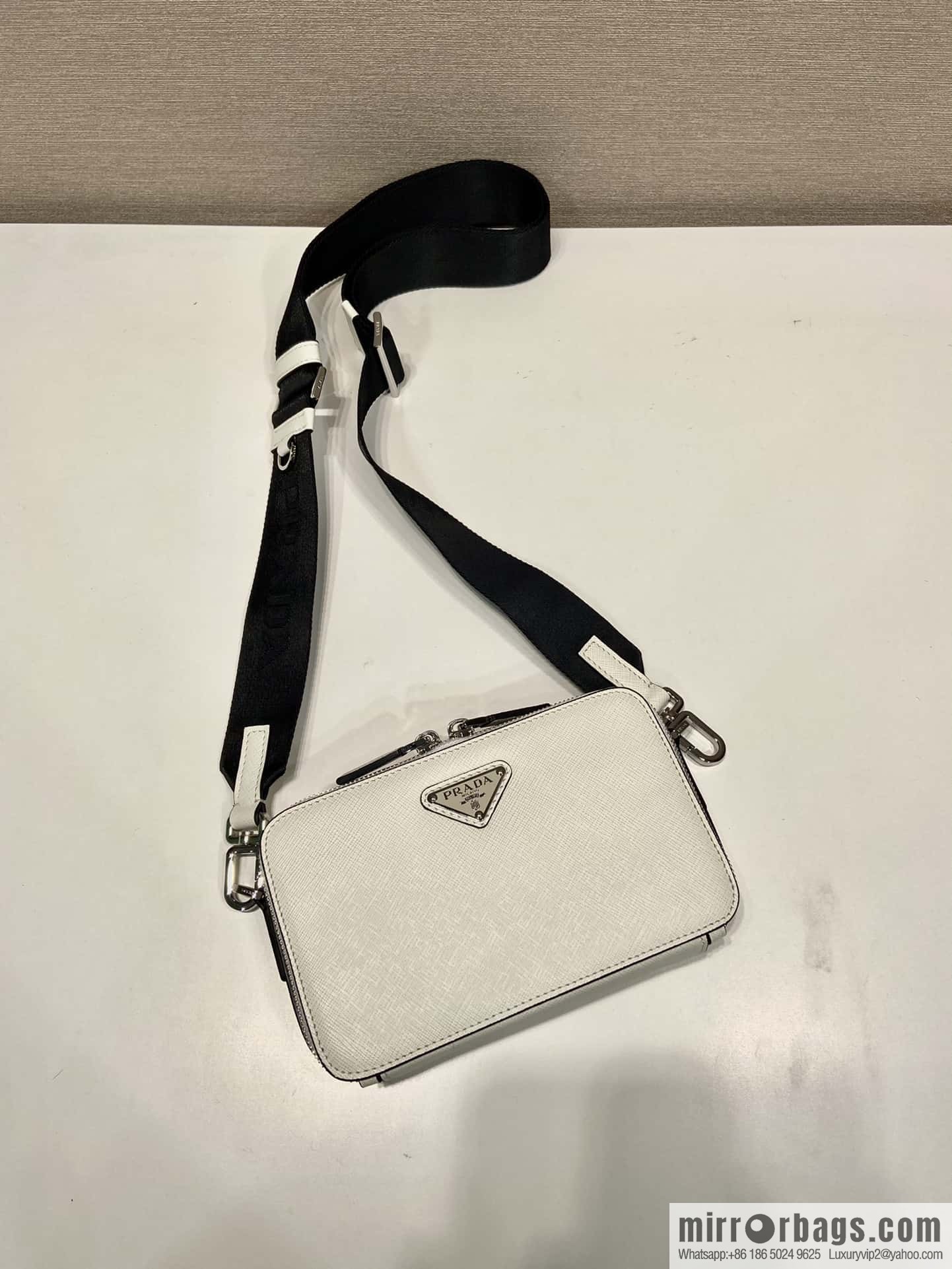 PRADA 🎉 new mailman bag 🎉 2VH173 cross pattern, white