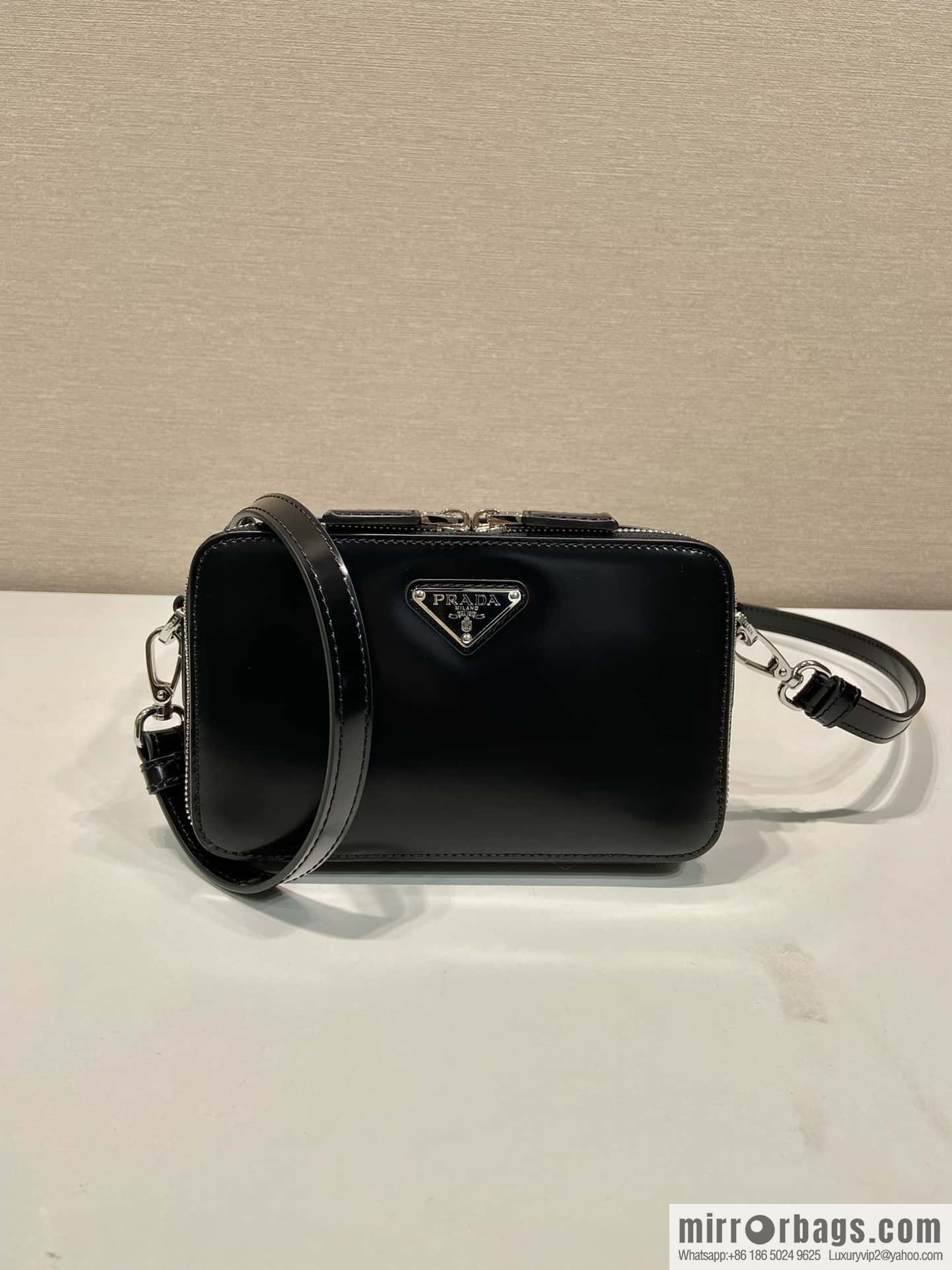 PRADA 🎉 new mailman bag 🎉 2VH173 glossy black