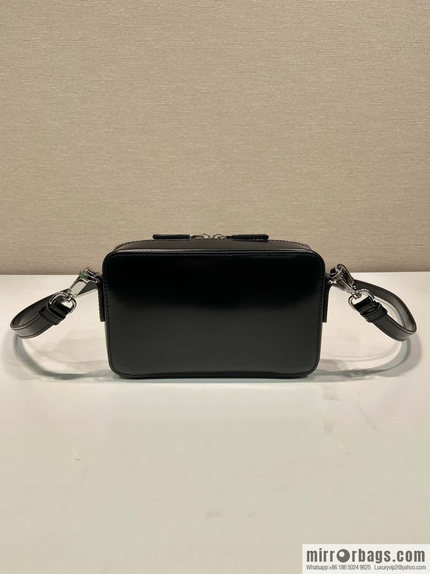 PRADA 🎉 new mailman bag 🎉 2VH173 glossy black