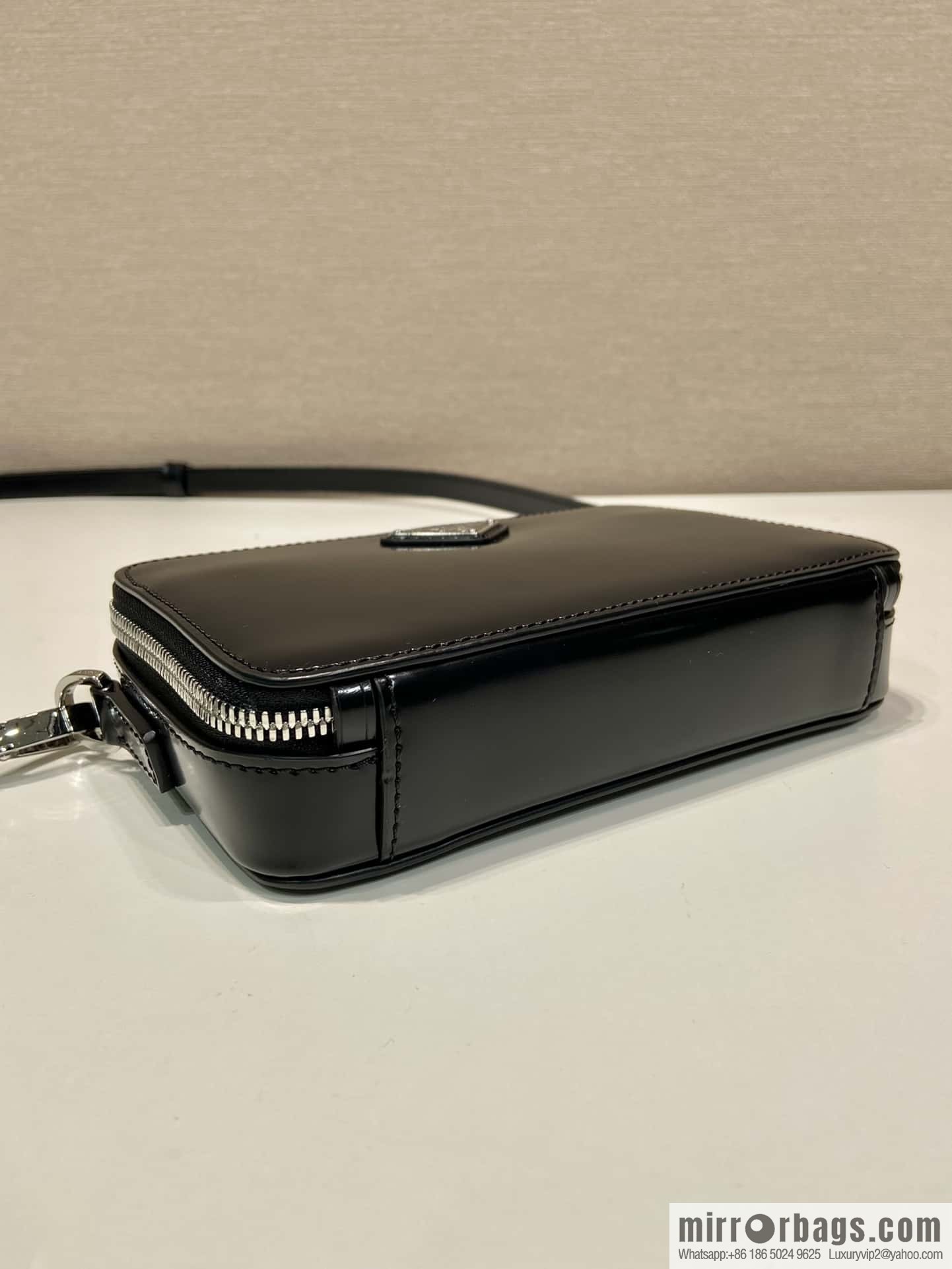 PRADA 🎉 new mailman bag 🎉 2VH173 glossy black