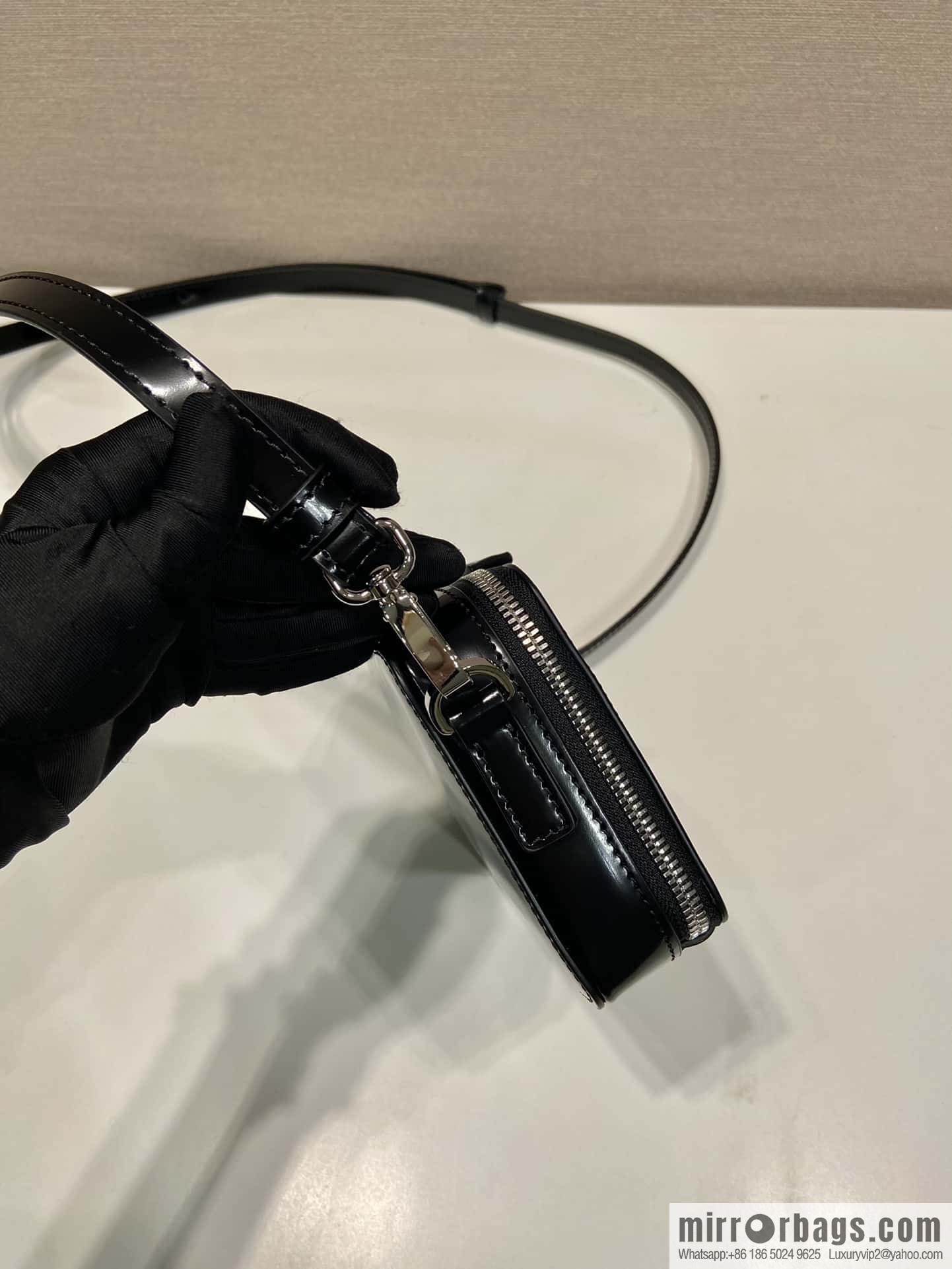 PRADA 🎉 new mailman bag 🎉 2VH173 glossy black