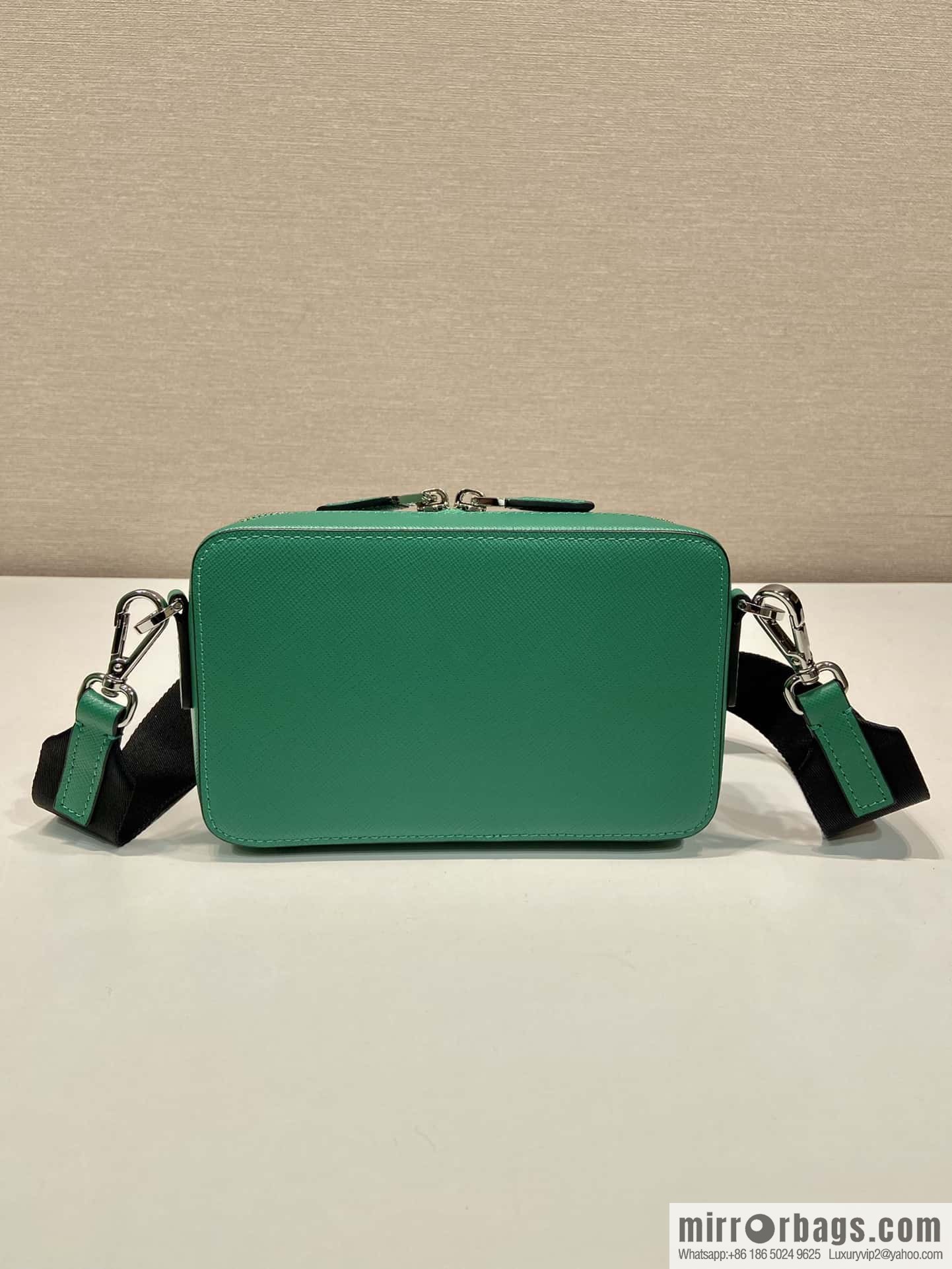 PRADA 🎉 new mailman bag 🎉 2VH173 cross pattern new color
