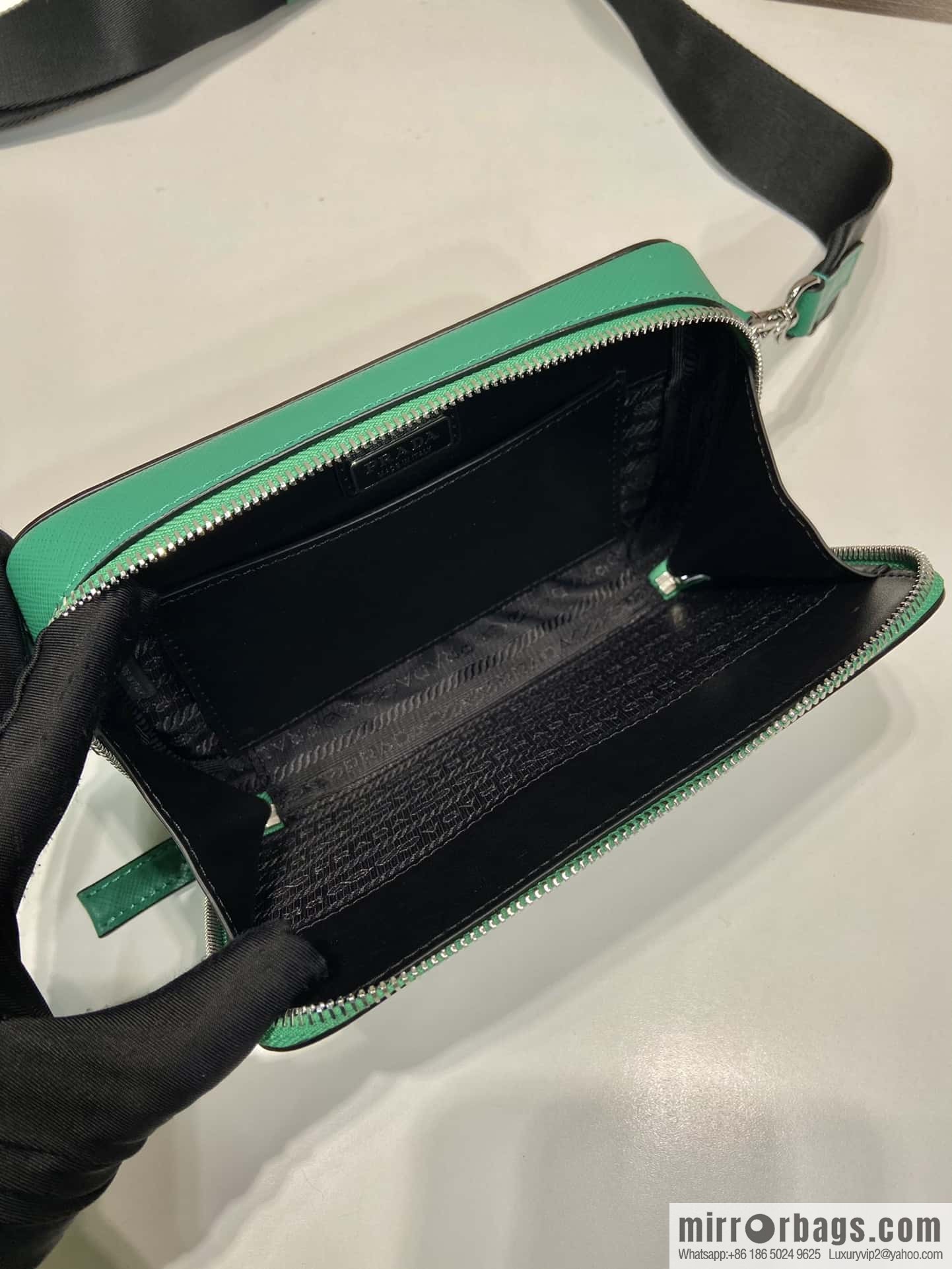 PRADA 🎉 new mailman bag 🎉 2VH173 cross pattern new color