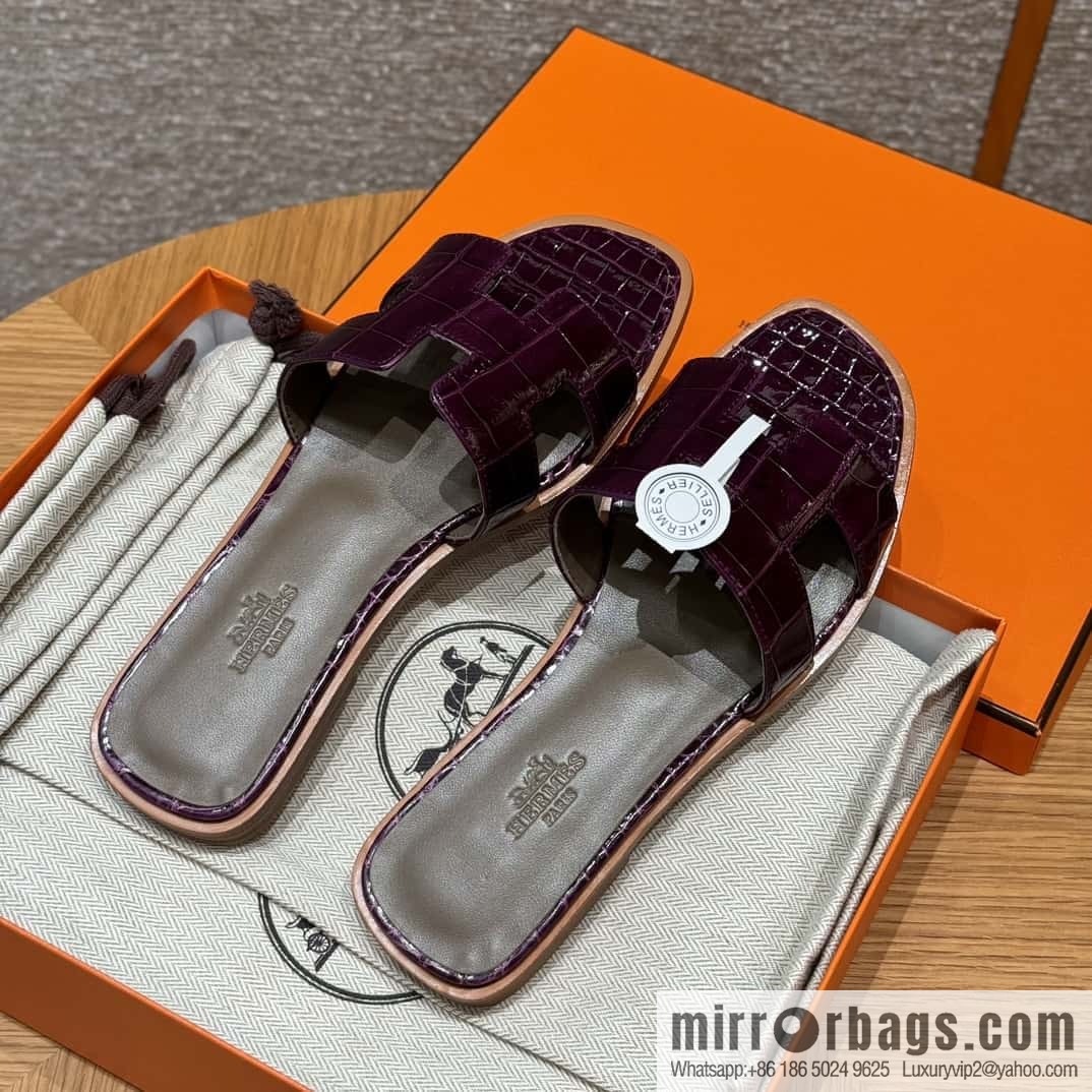 Hermès 181 Oran sandals alligator/crocodile 🐊 N5/Cassis/gallon purple