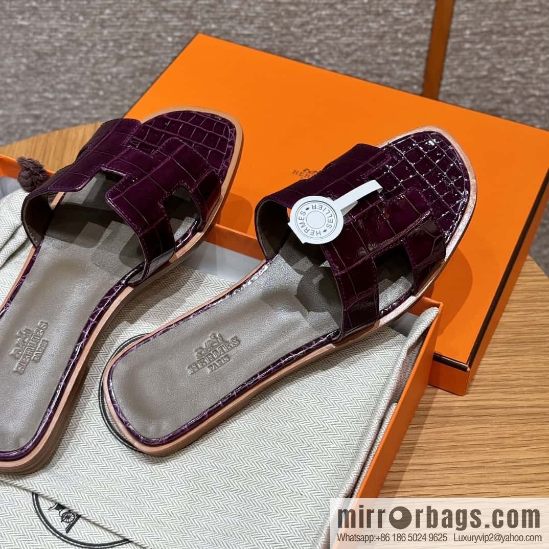 Hermès 181 Oran sandals alligator/crocodile 🐊 N5/Cassis/gallon purple