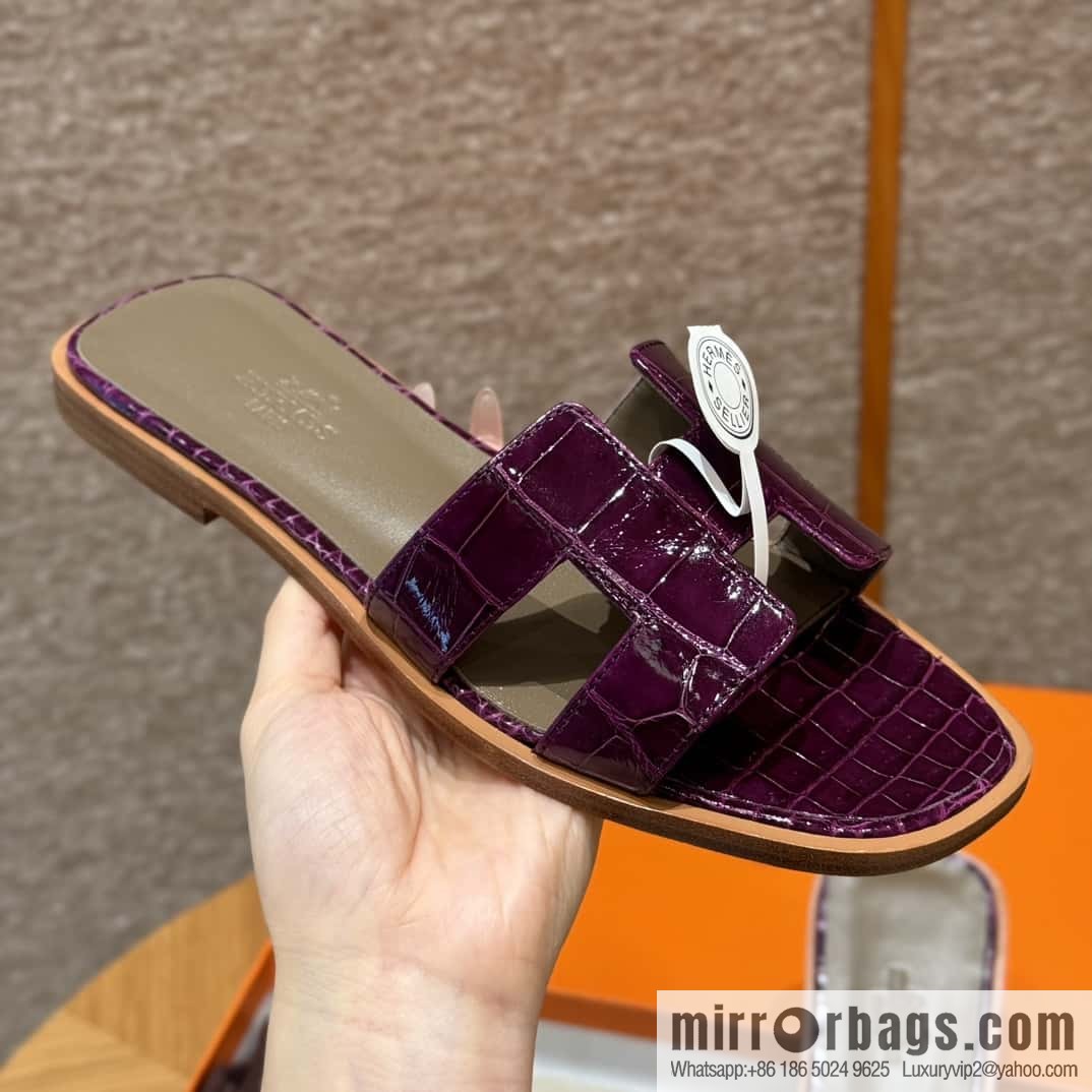 Hermès 181 Oran sandals alligator/crocodile 🐊 N5/Cassis/gallon purple