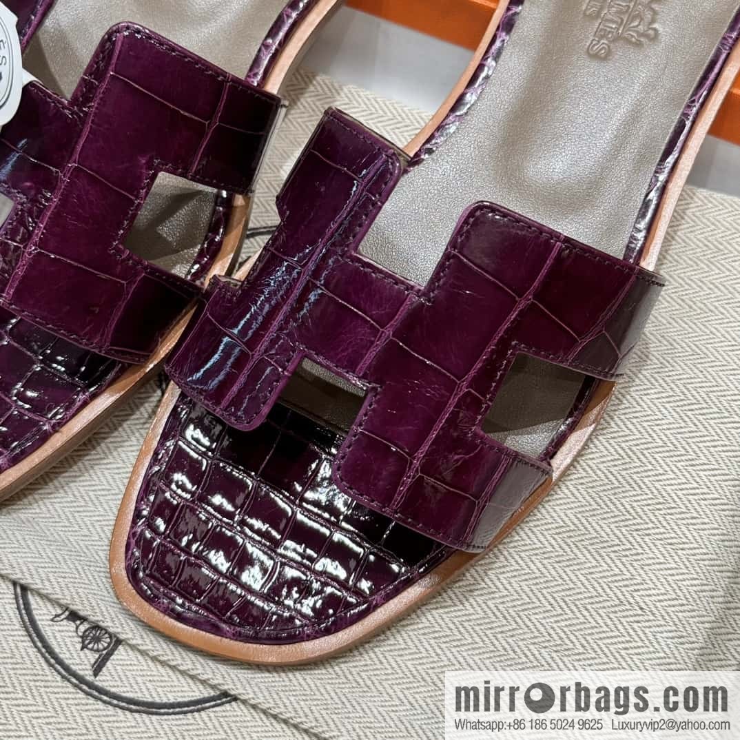 Hermès 181 Oran sandals alligator/crocodile 🐊 N5/Cassis/gallon purple