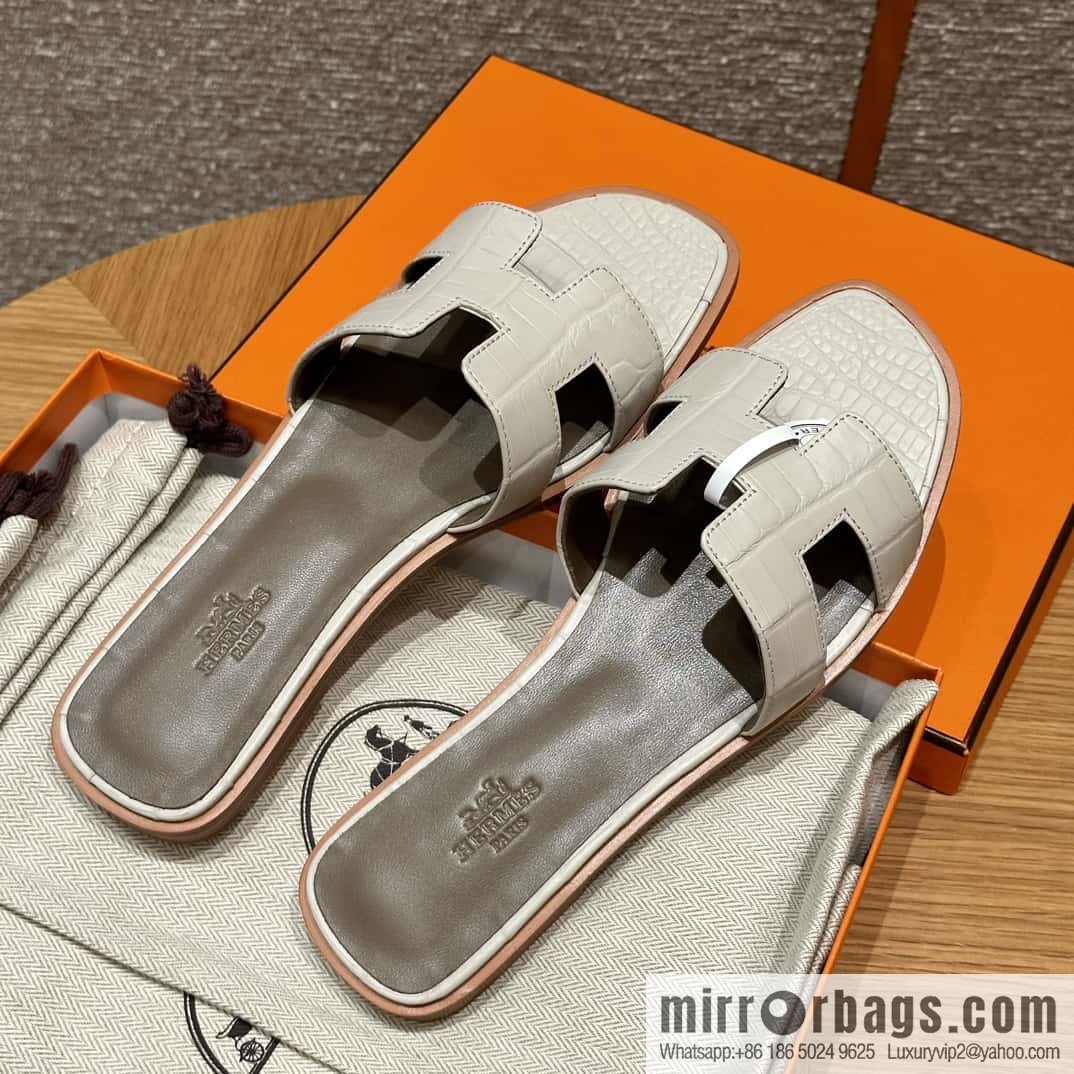 Hermès 181 Oran sandals alligator/crocodile 🐊 glacier white/8L/Beton