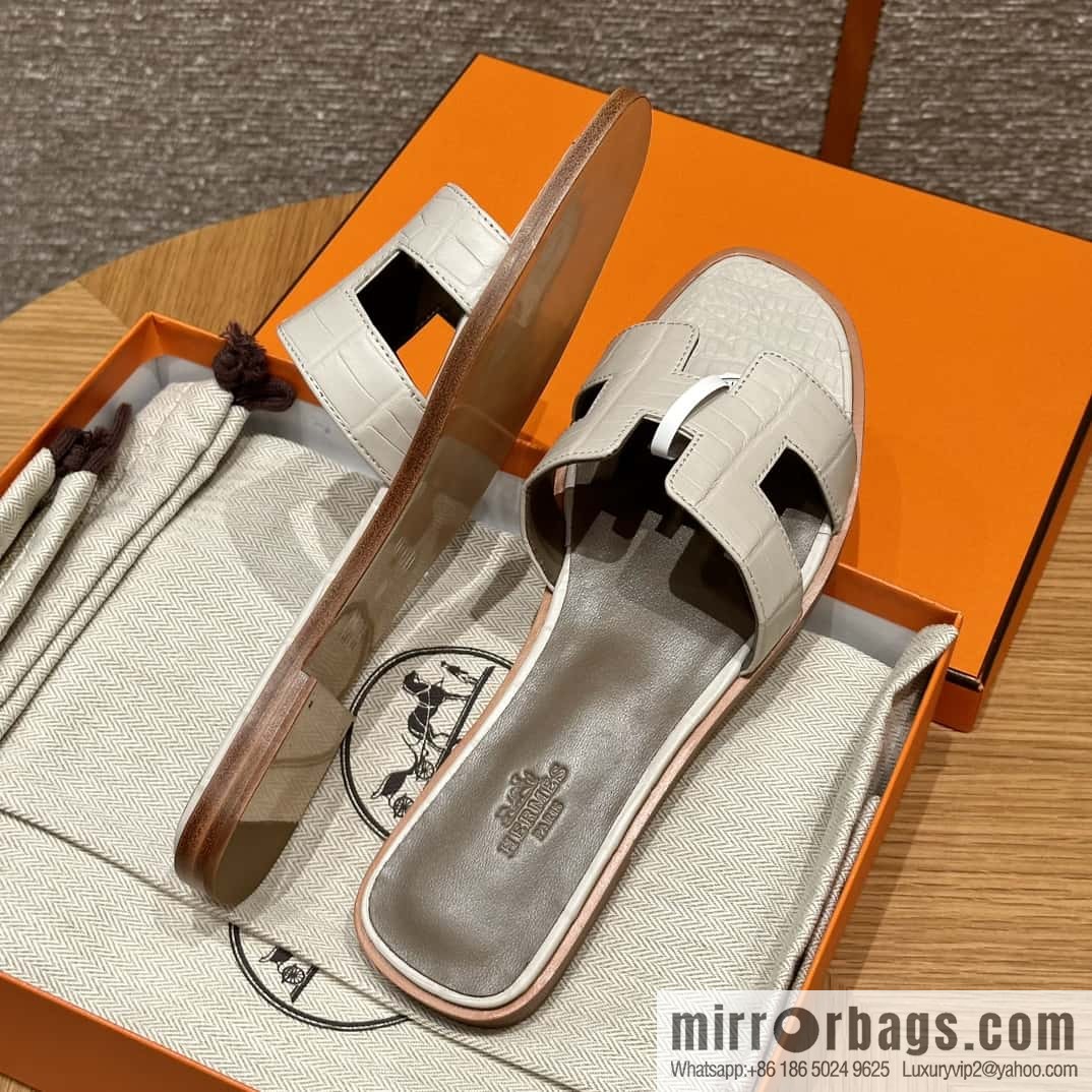 Hermès 181 Oran sandals alligator/crocodile 🐊 glacier white/8L/Beton