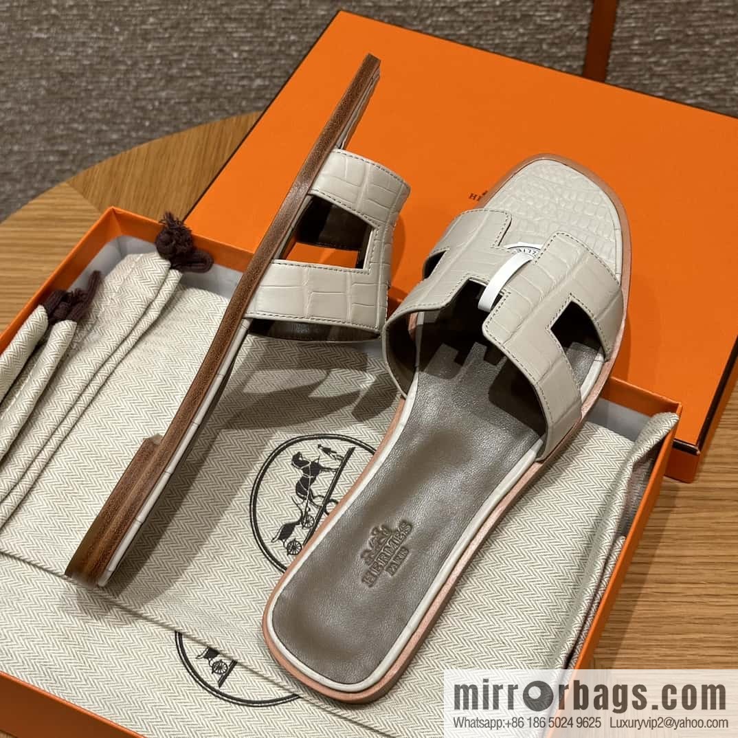 Hermès 181 Oran sandals alligator/crocodile 🐊 glacier white/8L/Beton