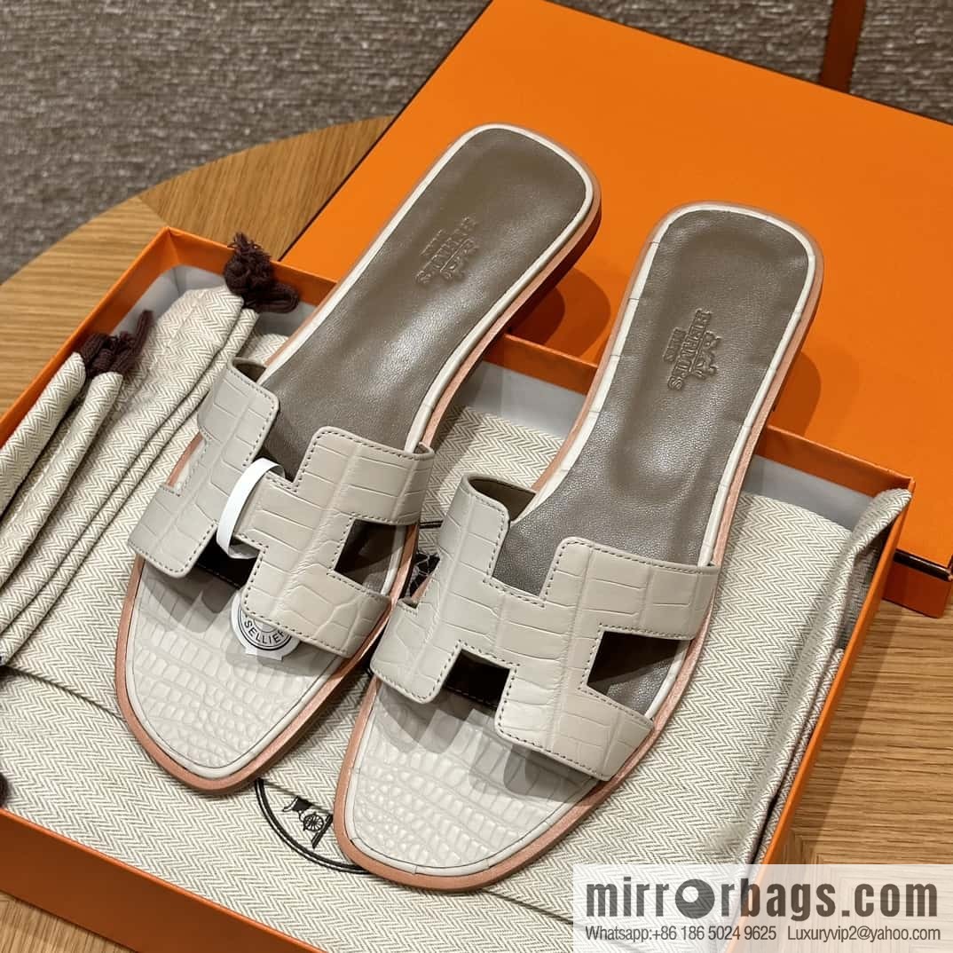 Hermès 181 Oran sandals alligator/crocodile 🐊 glacier white/8L/Beton
