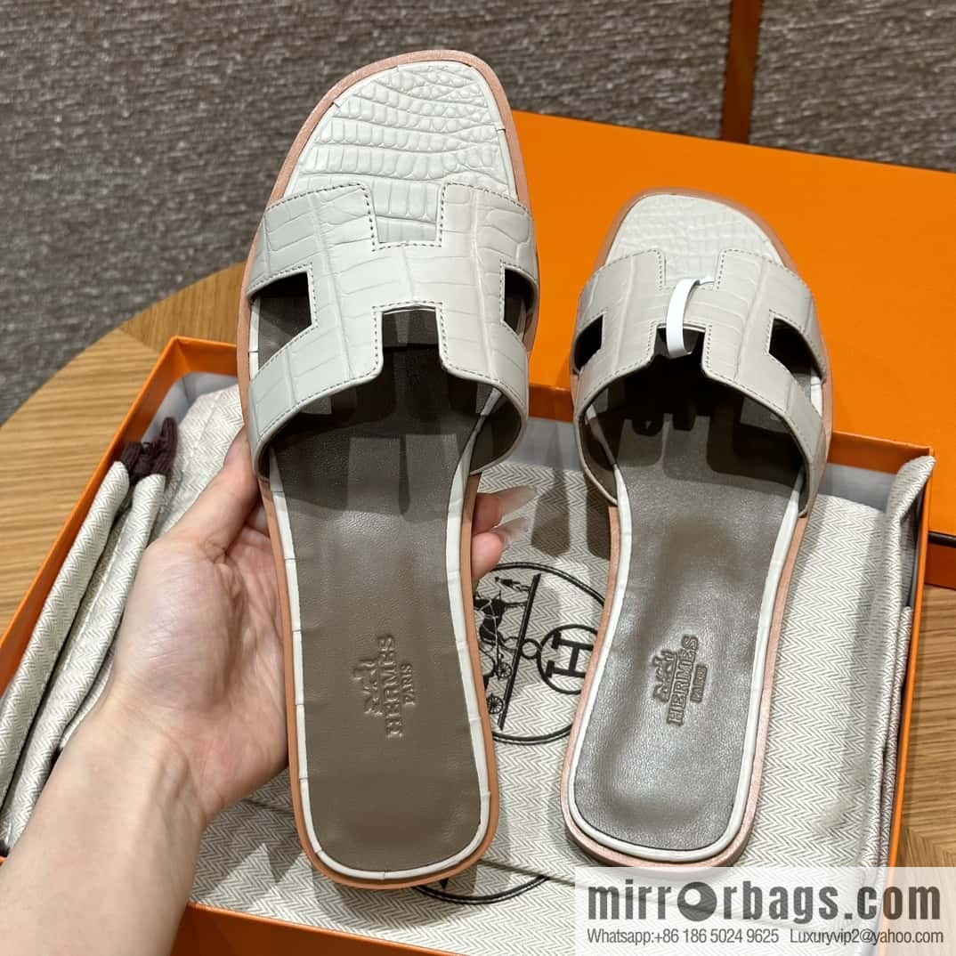 Hermès 181 Oran sandals alligator/crocodile 🐊 glacier white/8L/Beton