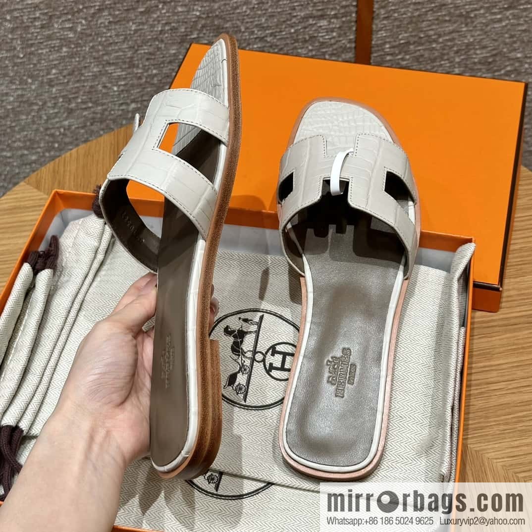 Hermès 181 Oran sandals alligator/crocodile 🐊 glacier white/8L/Beton