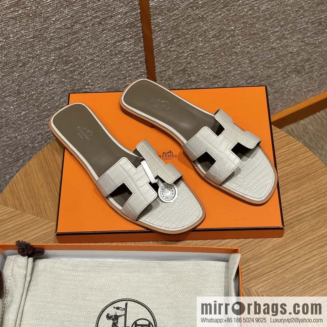 Hermès 181 Oran sandals alligator/crocodile 🐊 glacier white/8L/Beton