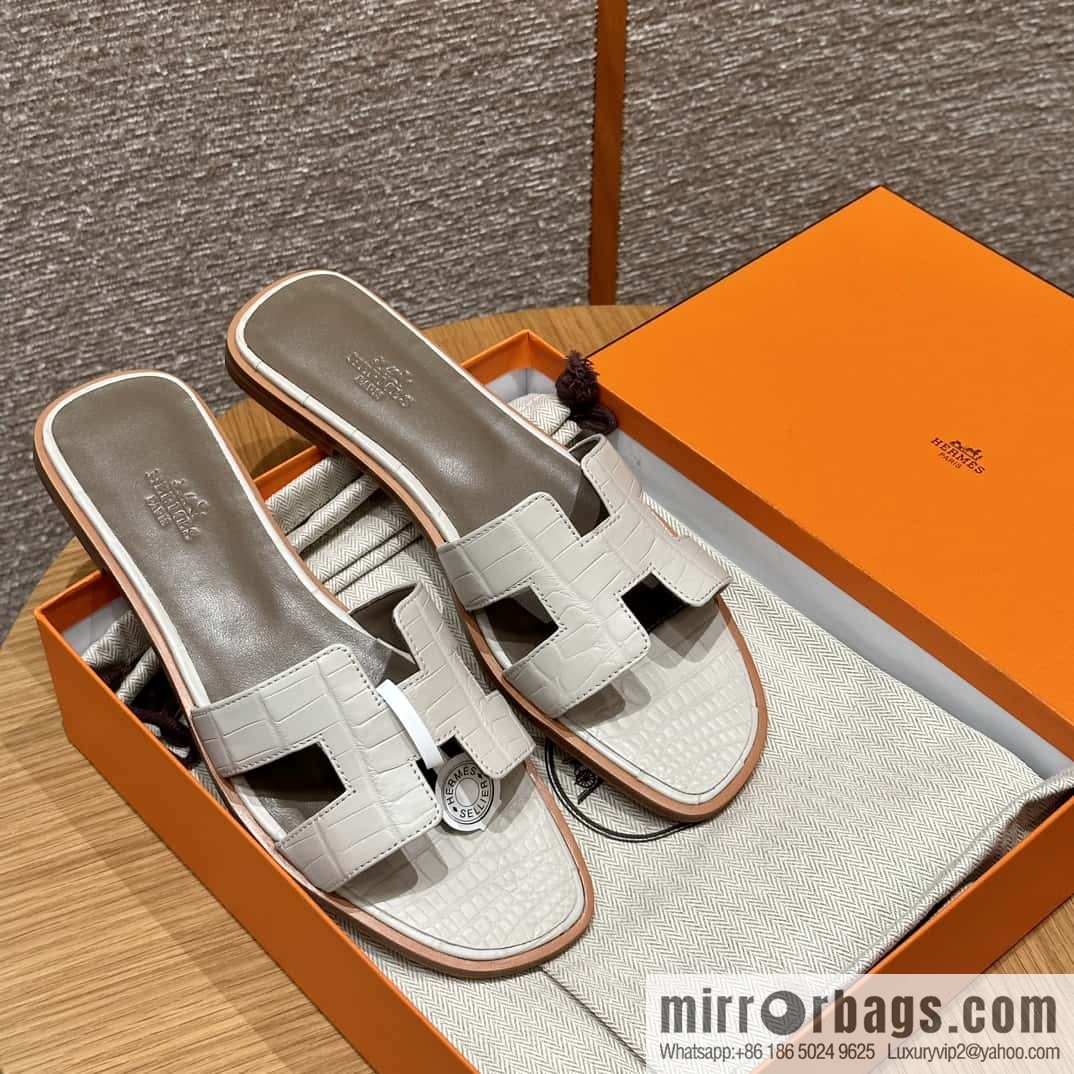 Hermès 181 Oran sandals alligator/crocodile 🐊 glacier white/8L/Beton