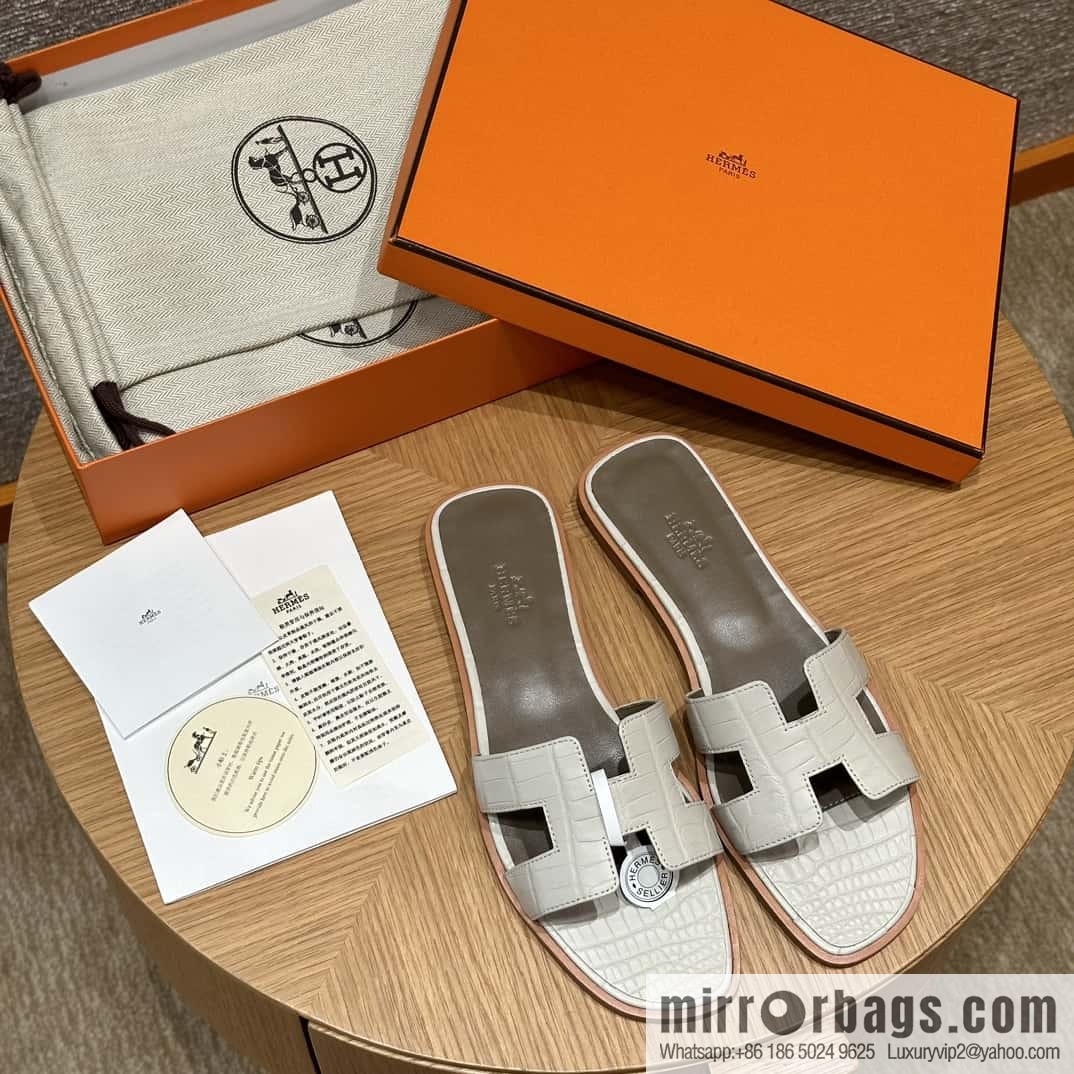 Hermès 181 Oran sandals alligator/crocodile 🐊 glacier white/8L/Beton
