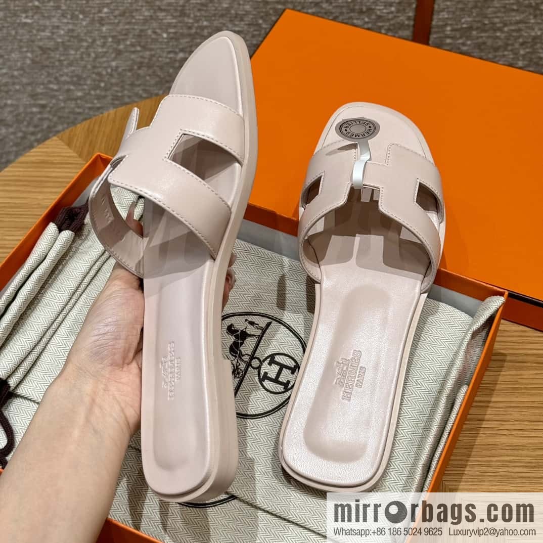 Hermès 181 Oran slippers, plain /Swift petal powder/Petal powder