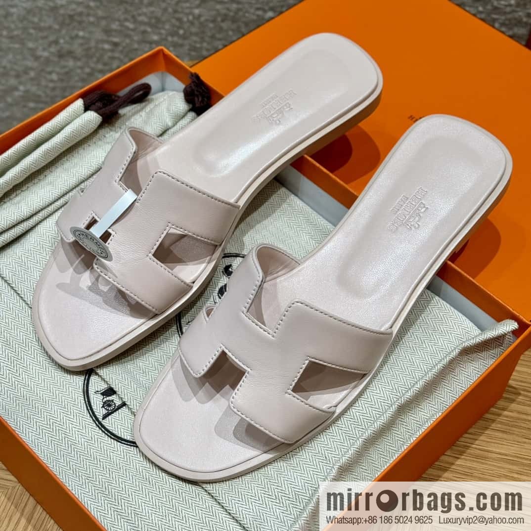 Hermès 181 Oran slippers, plain /Swift petal powder/Petal powder