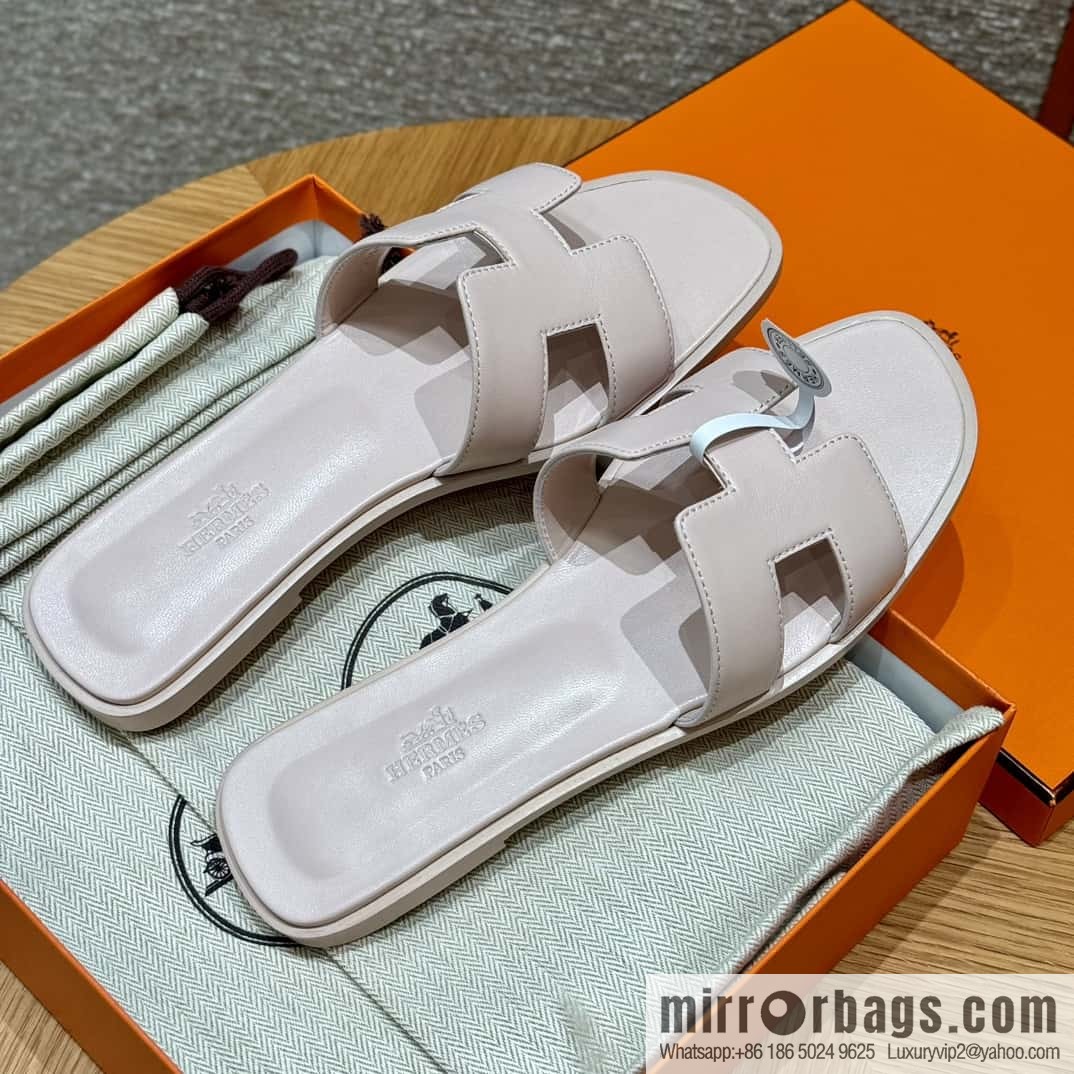 Hermès 181 Oran slippers, plain /Swift petal powder/Petal powder