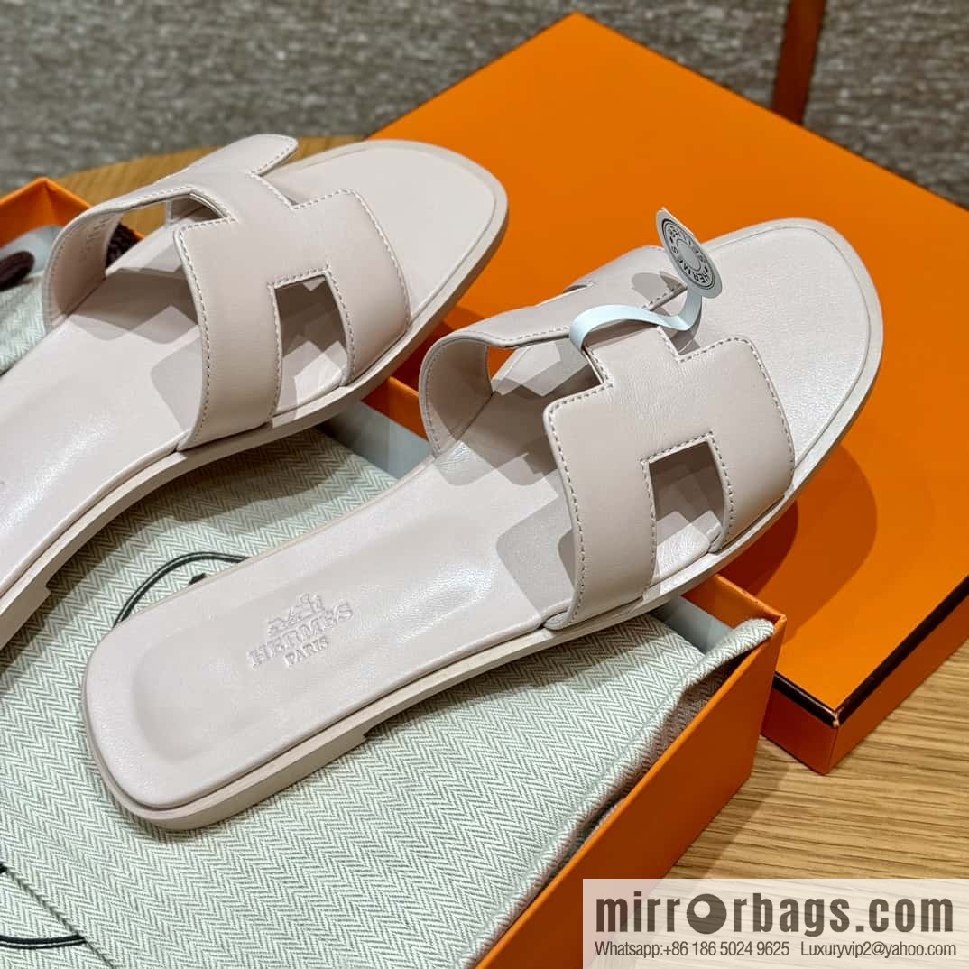 Hermès 181 Oran slippers, plain /Swift petal powder/Petal powder