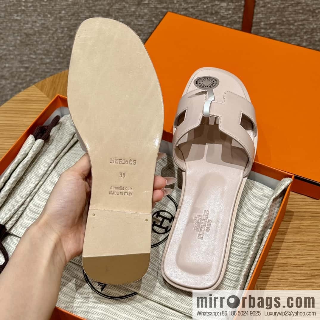 Hermès 181 Oran slippers, plain /Swift petal powder/Petal powder