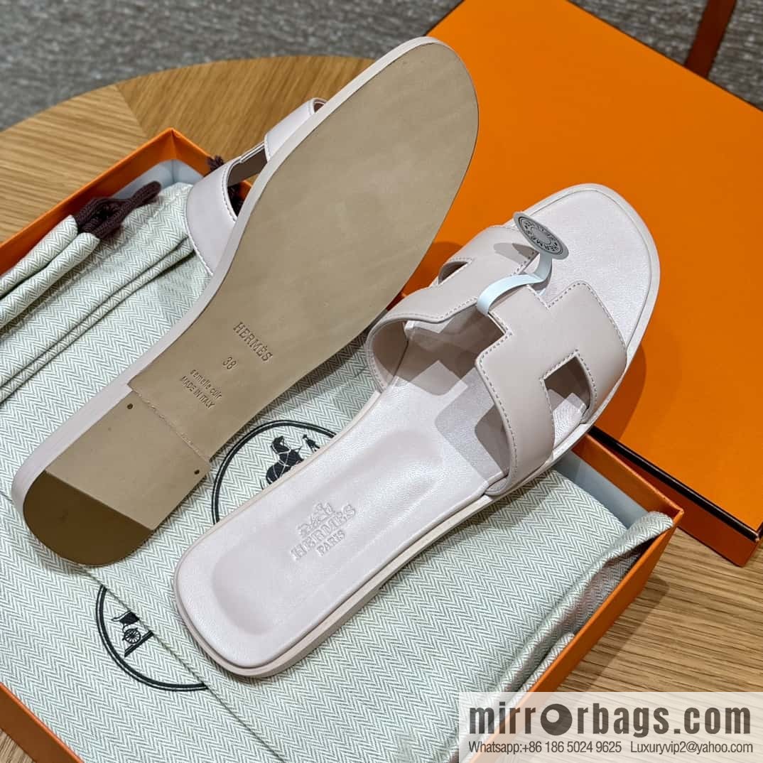 Hermès 181 Oran slippers, plain /Swift petal powder/Petal powder