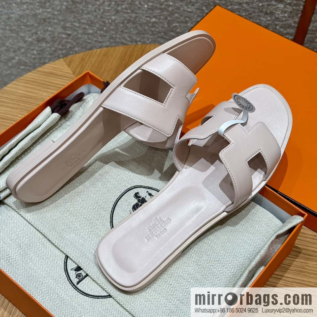 Hermès 181 Oran slippers, plain /Swift petal powder/Petal powder