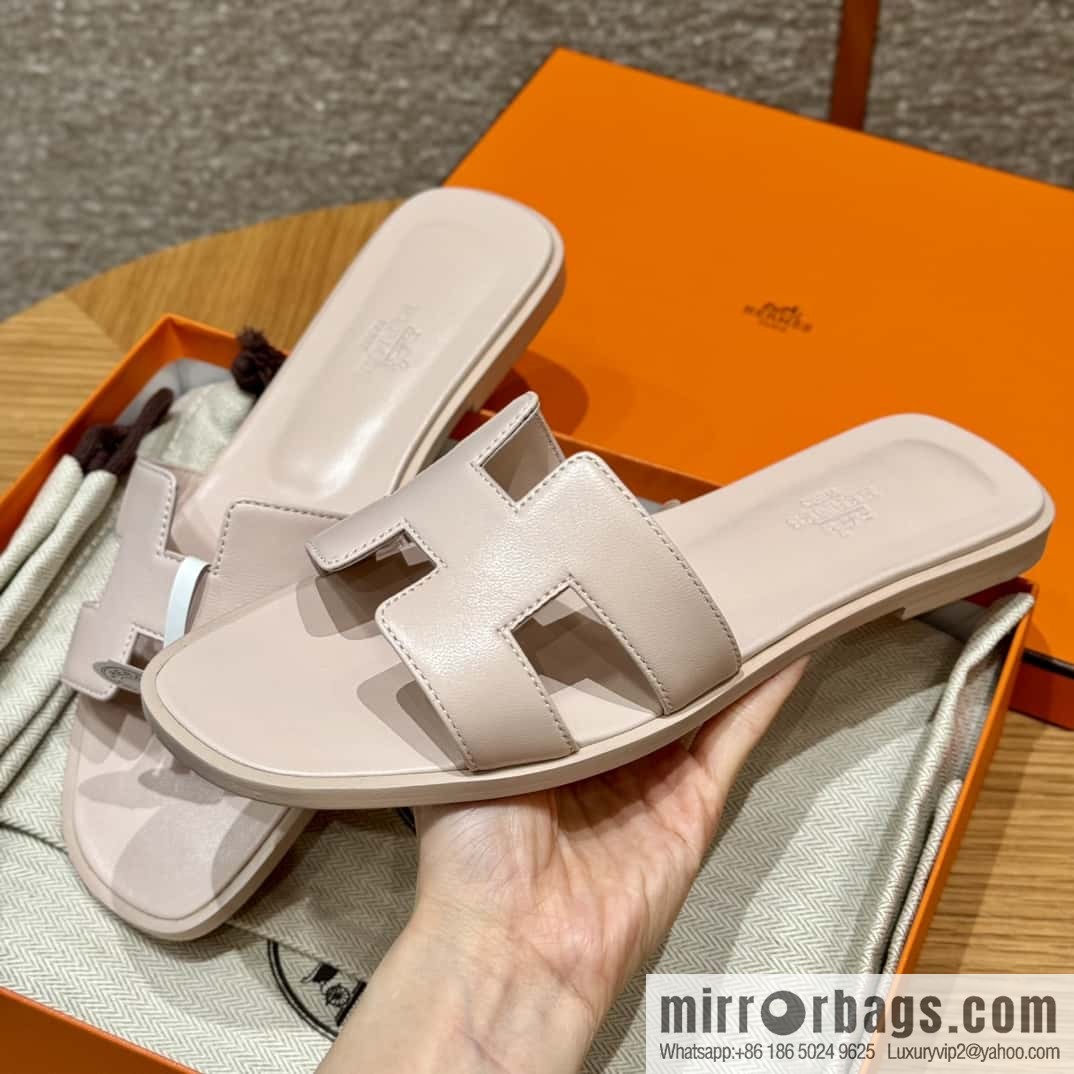 Hermès 181 Oran slippers, plain /Swift petal powder/Petal powder