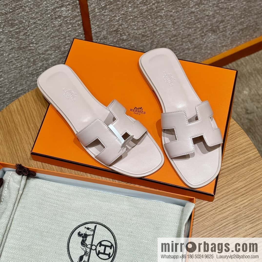 Hermès 181 Oran slippers, plain /Swift petal powder/Petal powder
