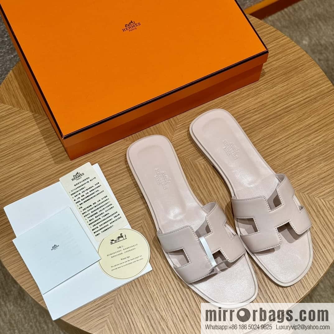 Hermès 181 Oran slippers, plain /Swift petal powder/Petal powder