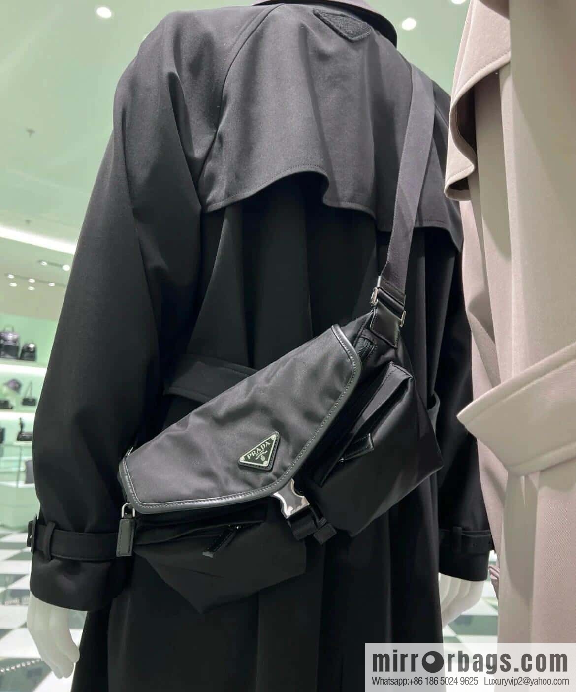 PRADA 🎉 new 🎉 2VH174 breast bag/fanny pack